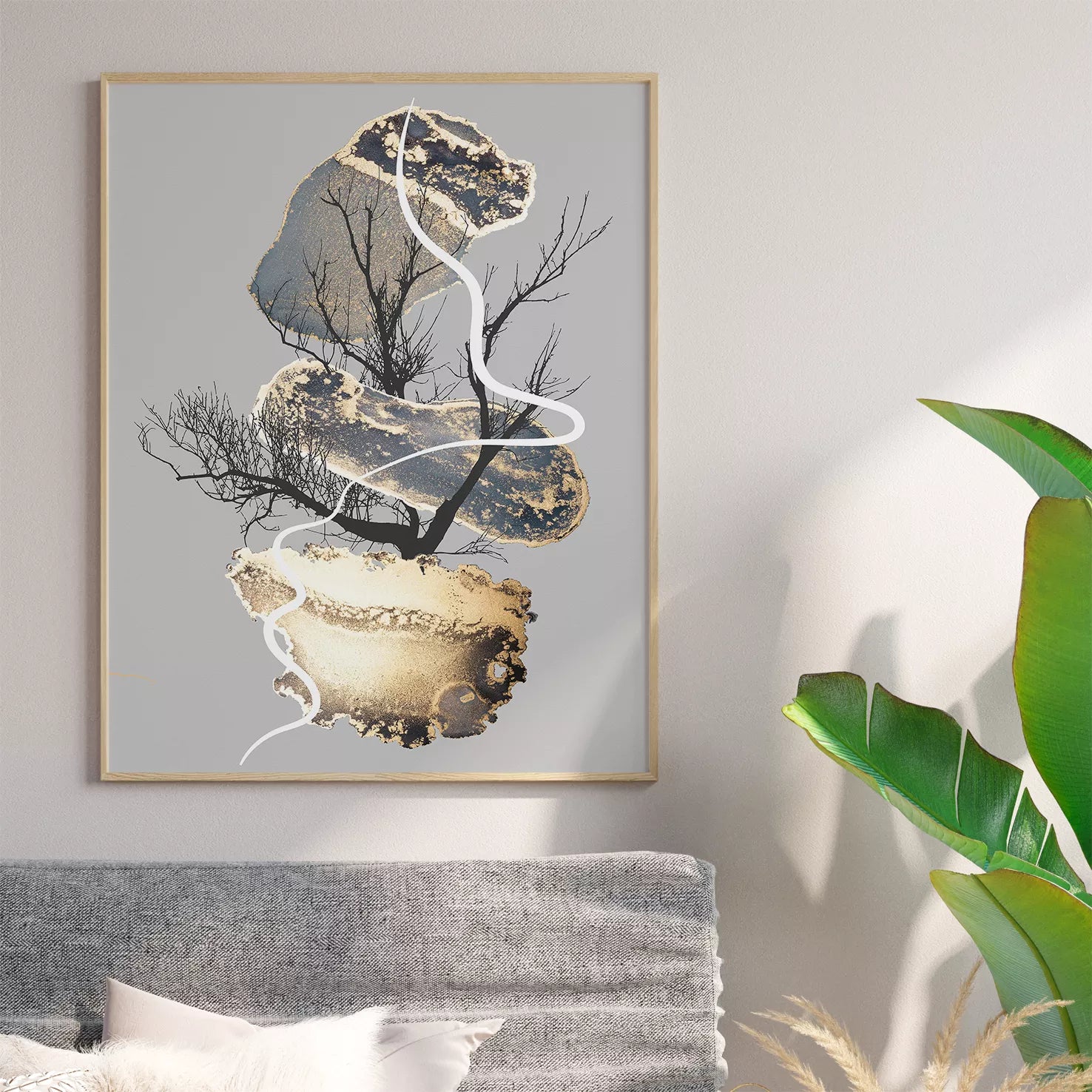 グレー背景に金箔と抽象的な曲線が調和する現代アート3点セット