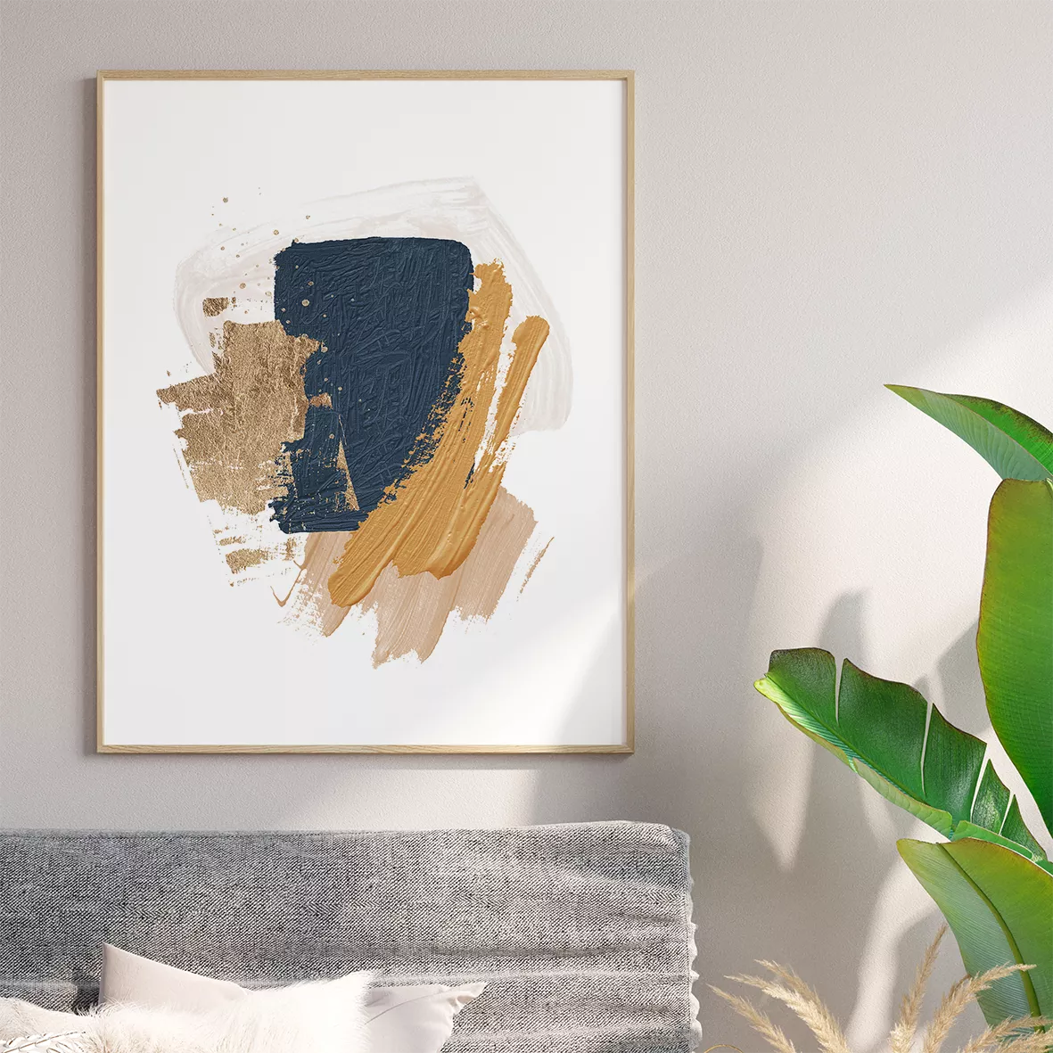 金と紺の抽象的な筆触アートの3連画、モダンな印象派風デザイン