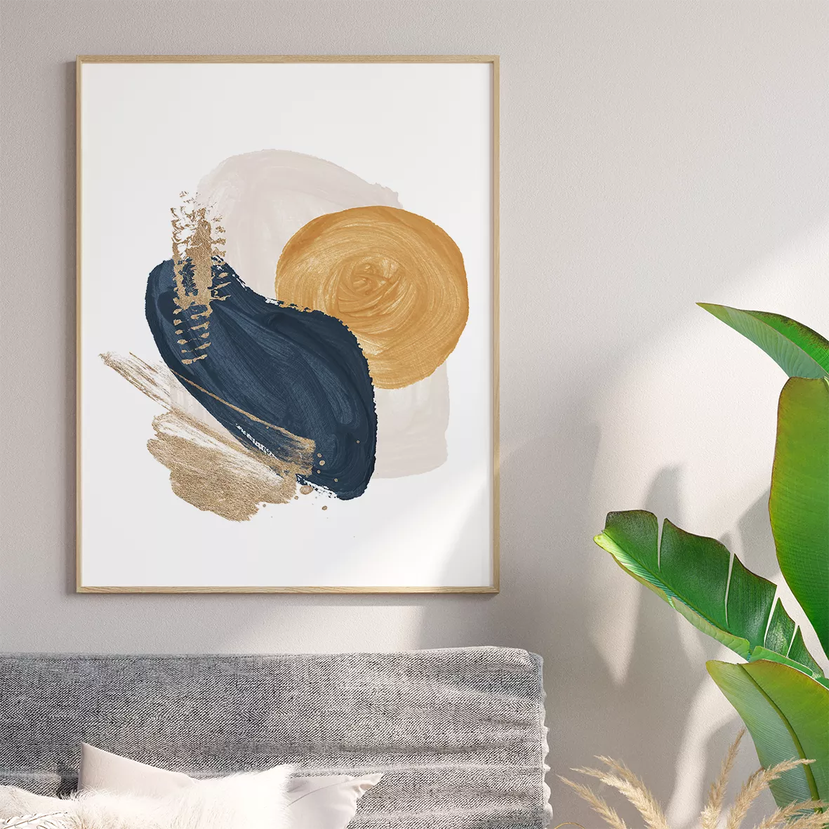 金と紺の抽象的な筆触アートの3連画、モダンな印象派風デザイン