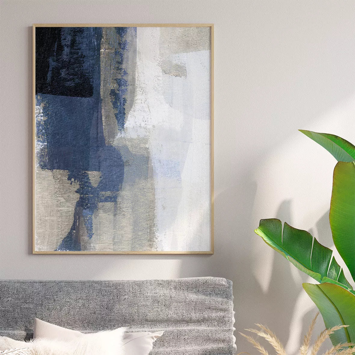 深い海のような青と優雅なベージュが織りなす抽象アートの3点セット