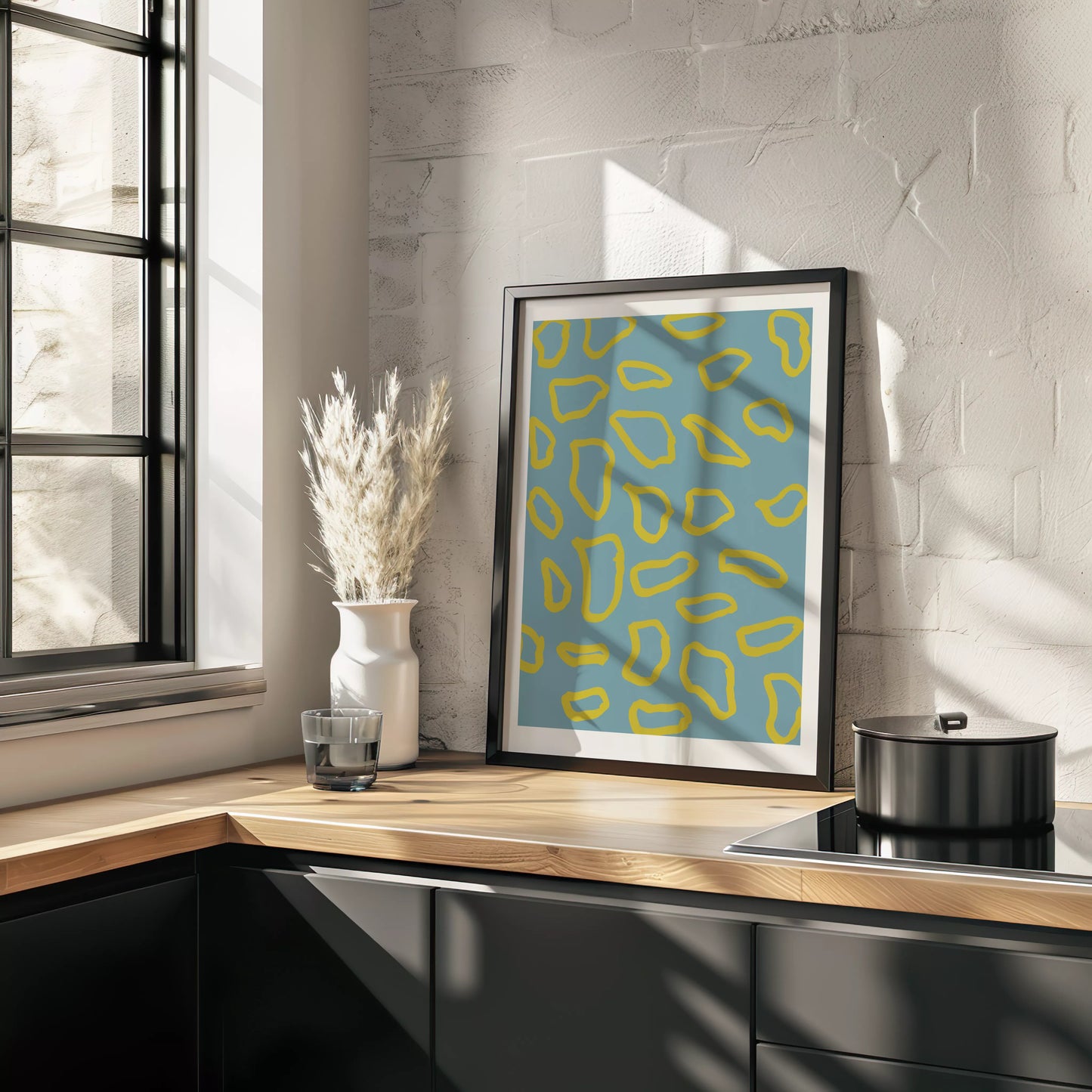 青い背景に黄色の抽象的な模様のモダンアートプリント