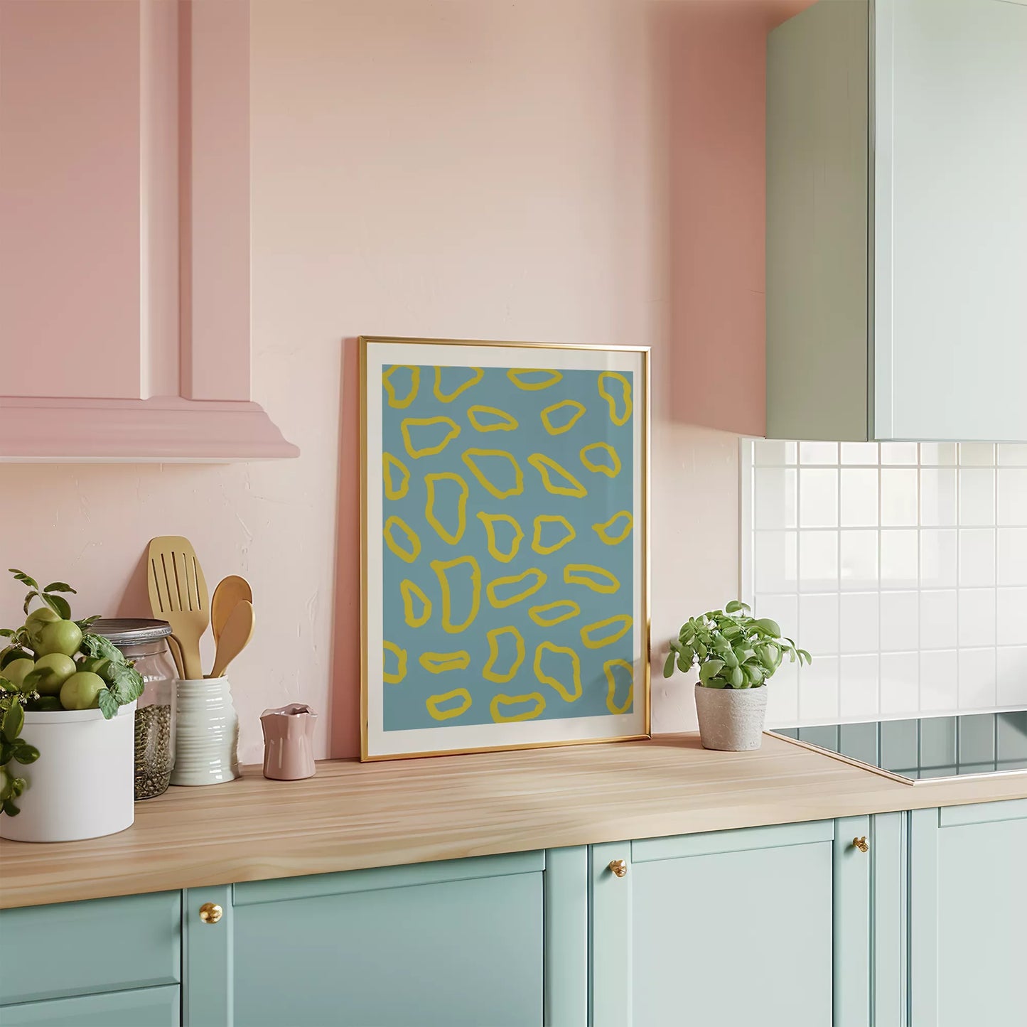 青い背景に黄色の抽象的な模様のモダンアートプリント