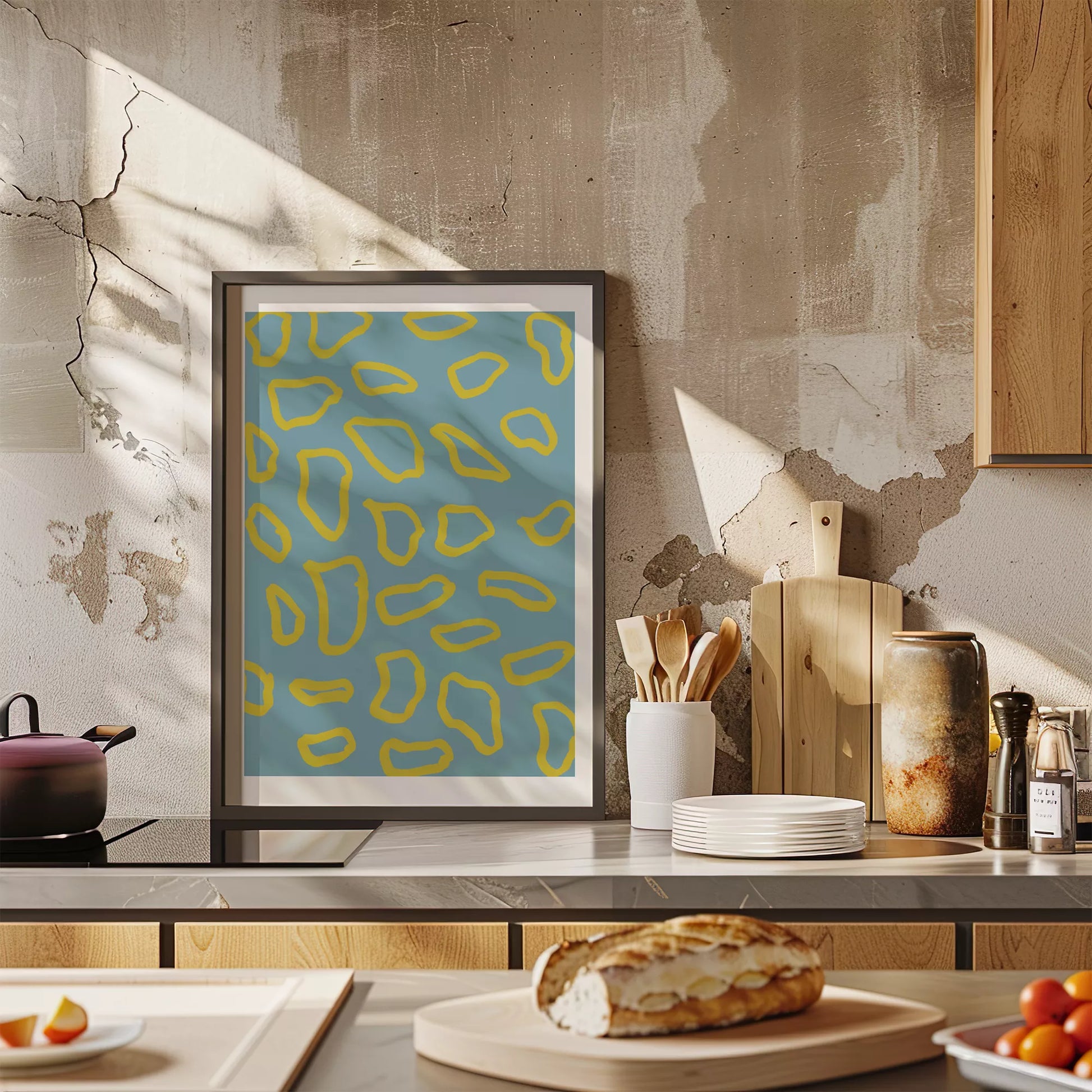 青い背景に黄色の抽象的な模様のモダンアートプリント