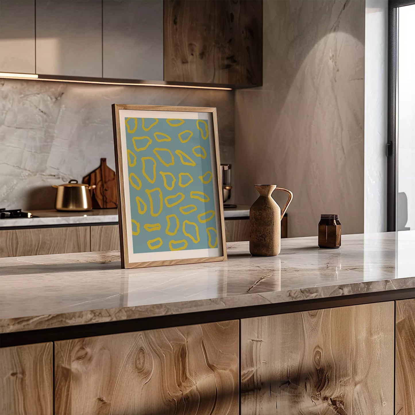 青い背景に黄色の抽象的な模様のモダンアートプリント