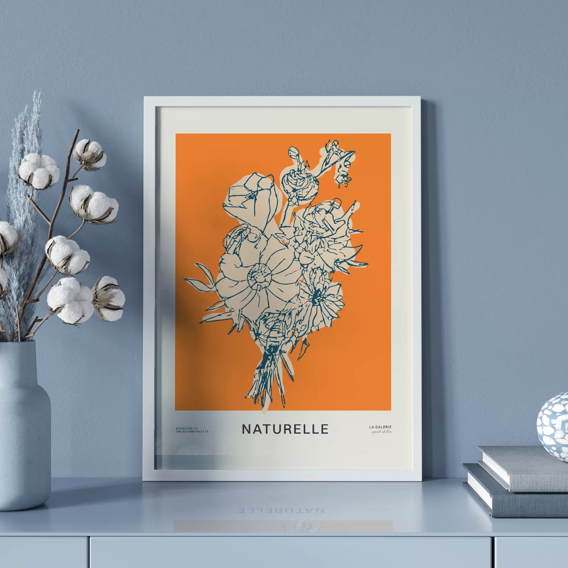 オレンジ背景にモダンな線画で描かれた花束アート