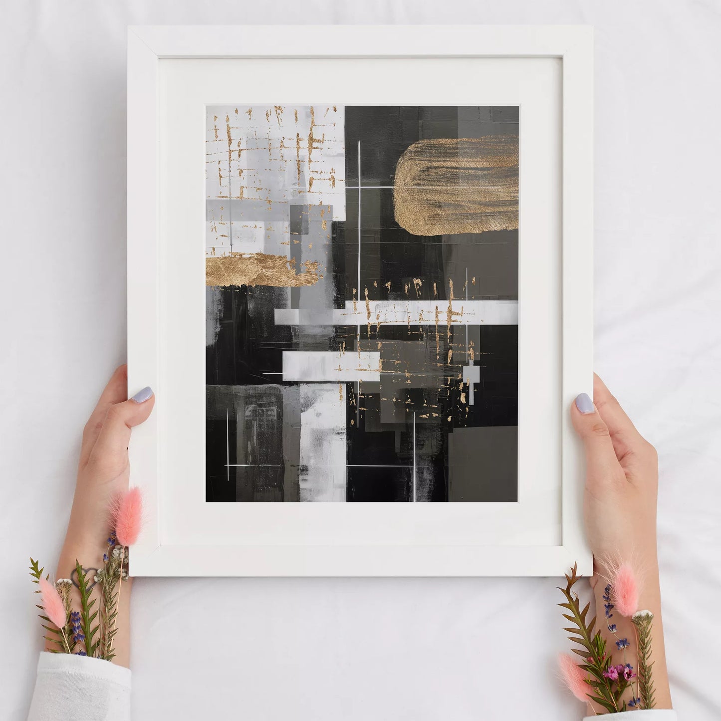 モノトーンと金箔が織りなす幾何学的な抽象アート