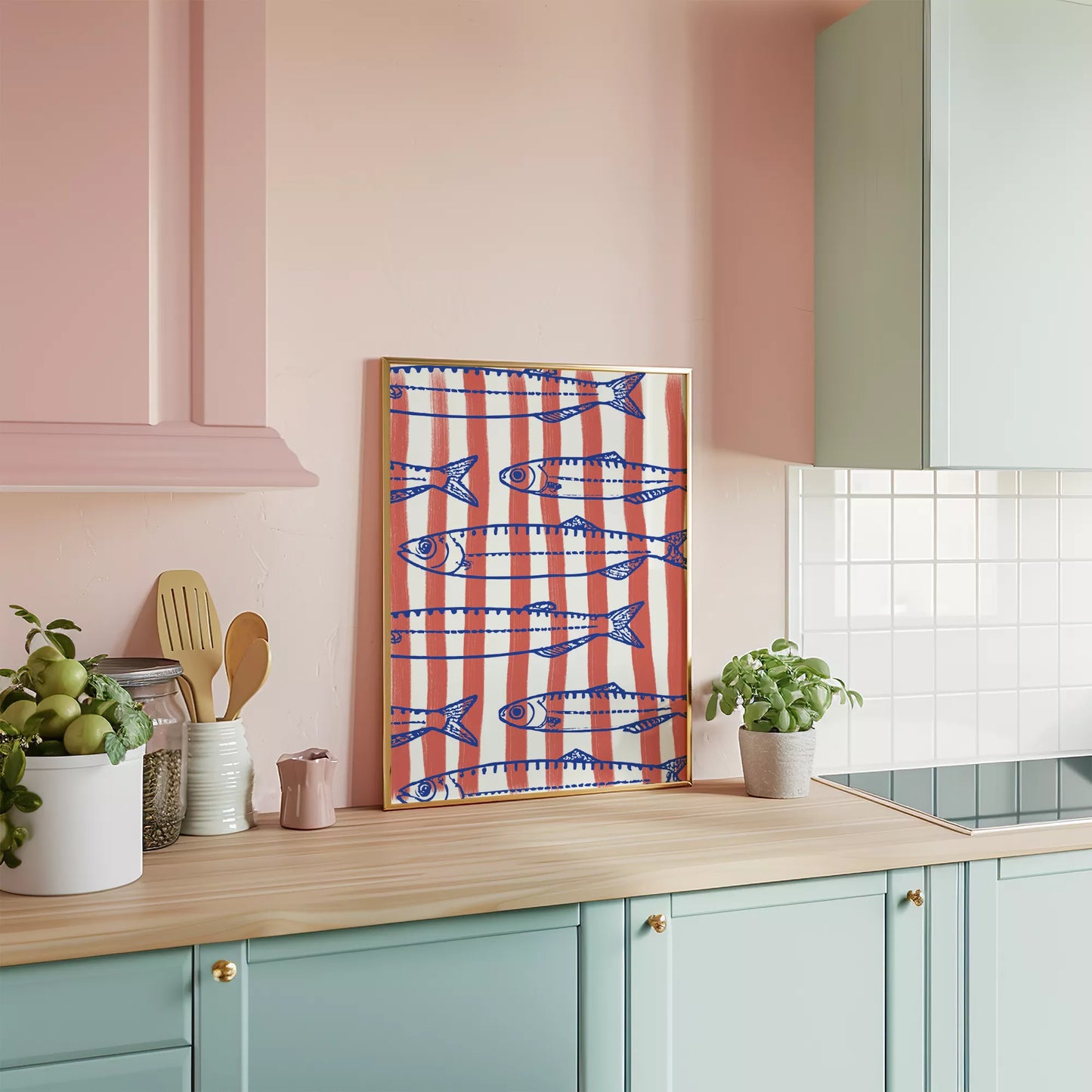青い魚のイラストとサーモンピンクのストライプ模様の北欧風デザイン