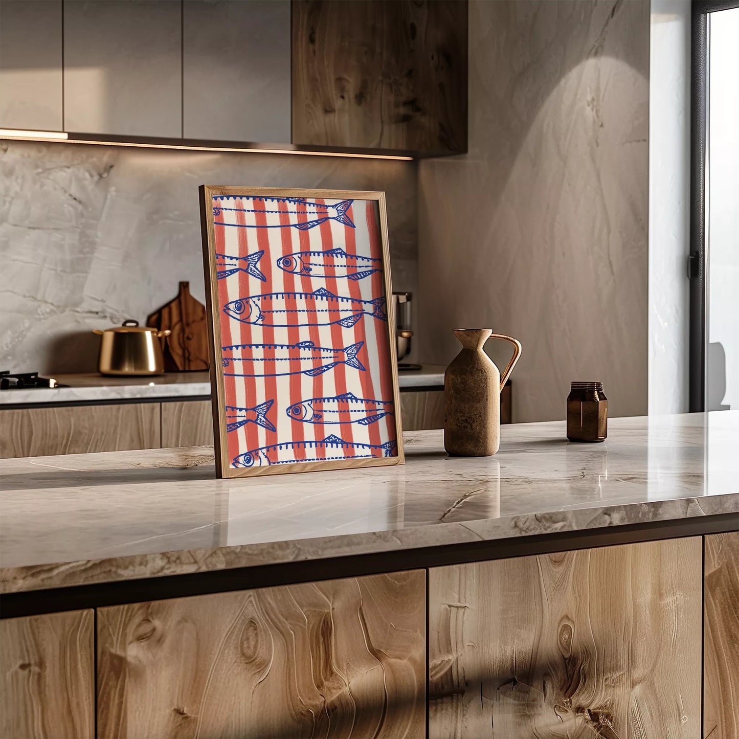 青い魚のイラストとサーモンピンクのストライプ模様の北欧風デザイン