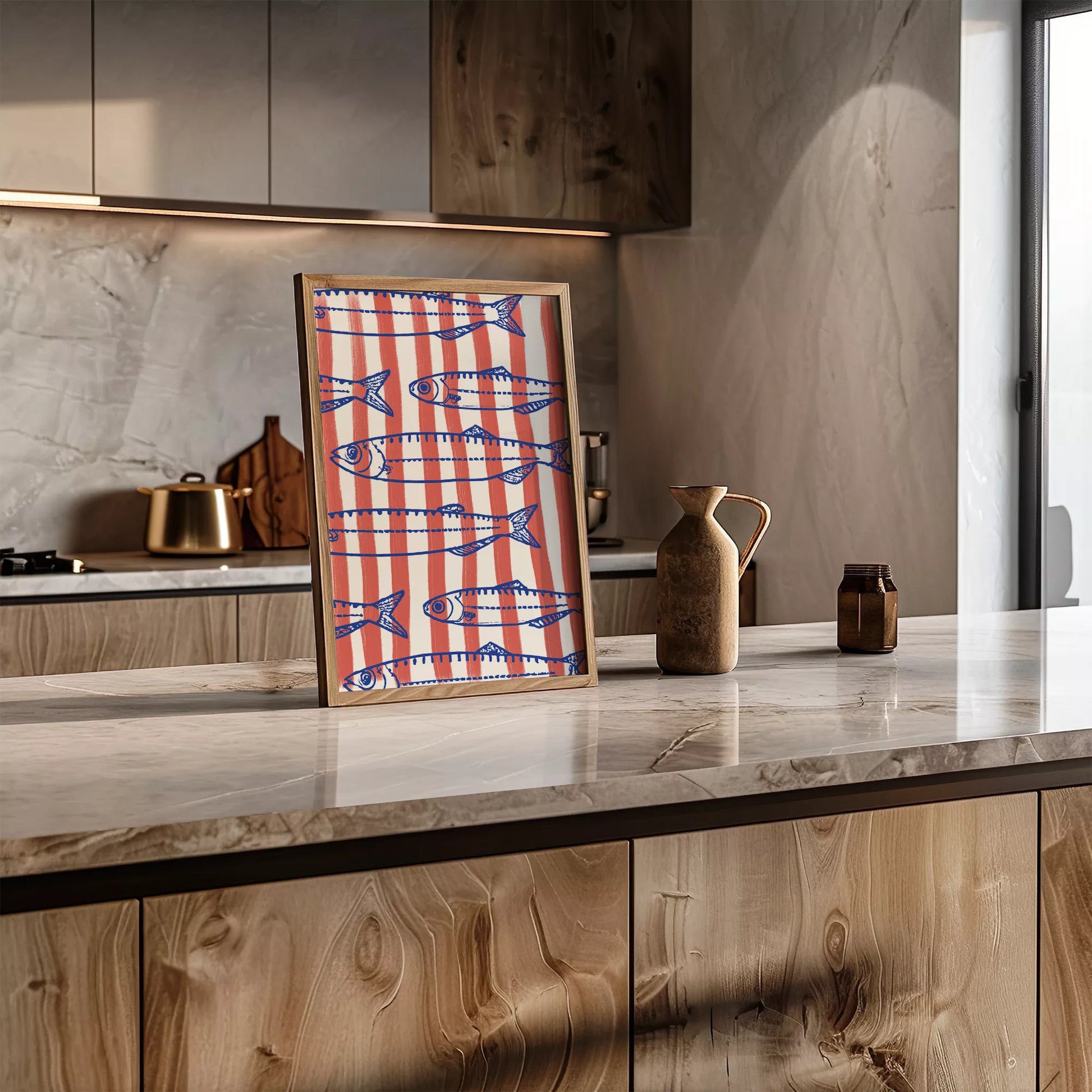 青い魚のイラストとサーモンピンクのストライプ模様の北欧風デザイン