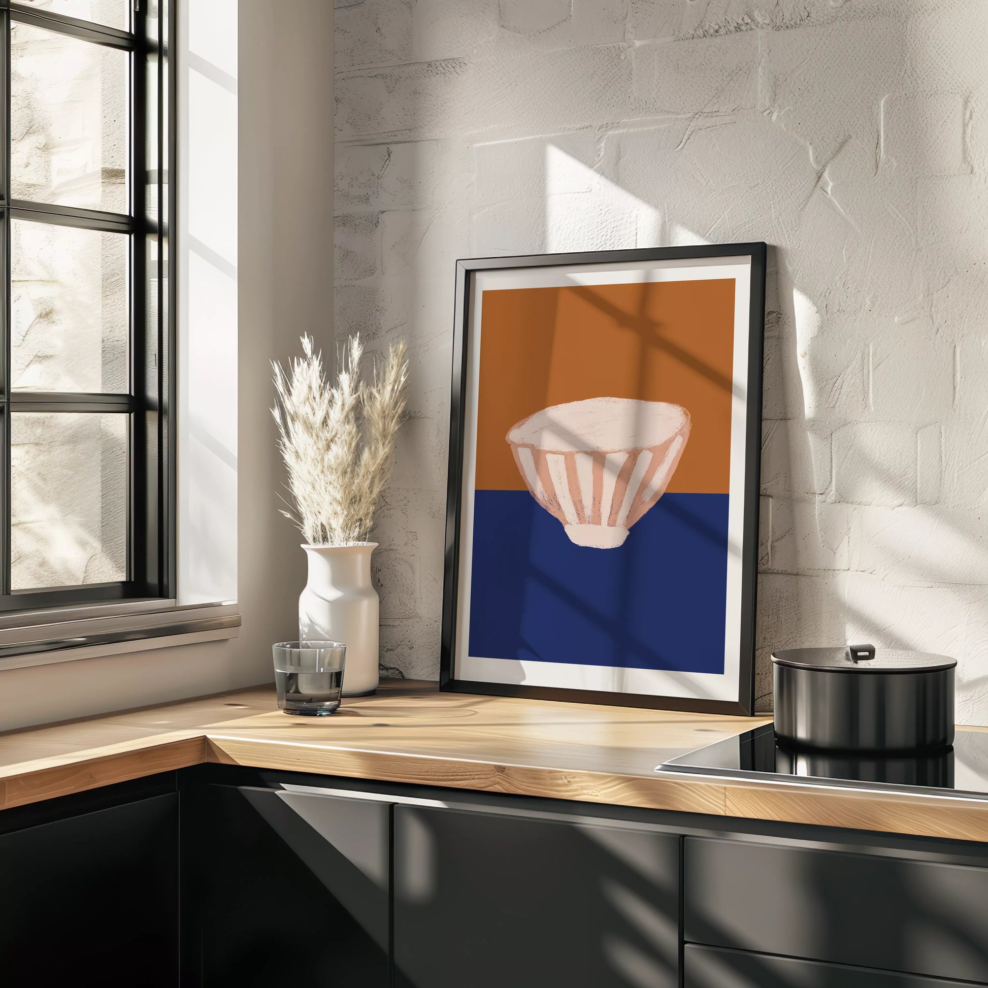 オレンジとブルーの背景に描かれたミニマルなボウルのアートプリント