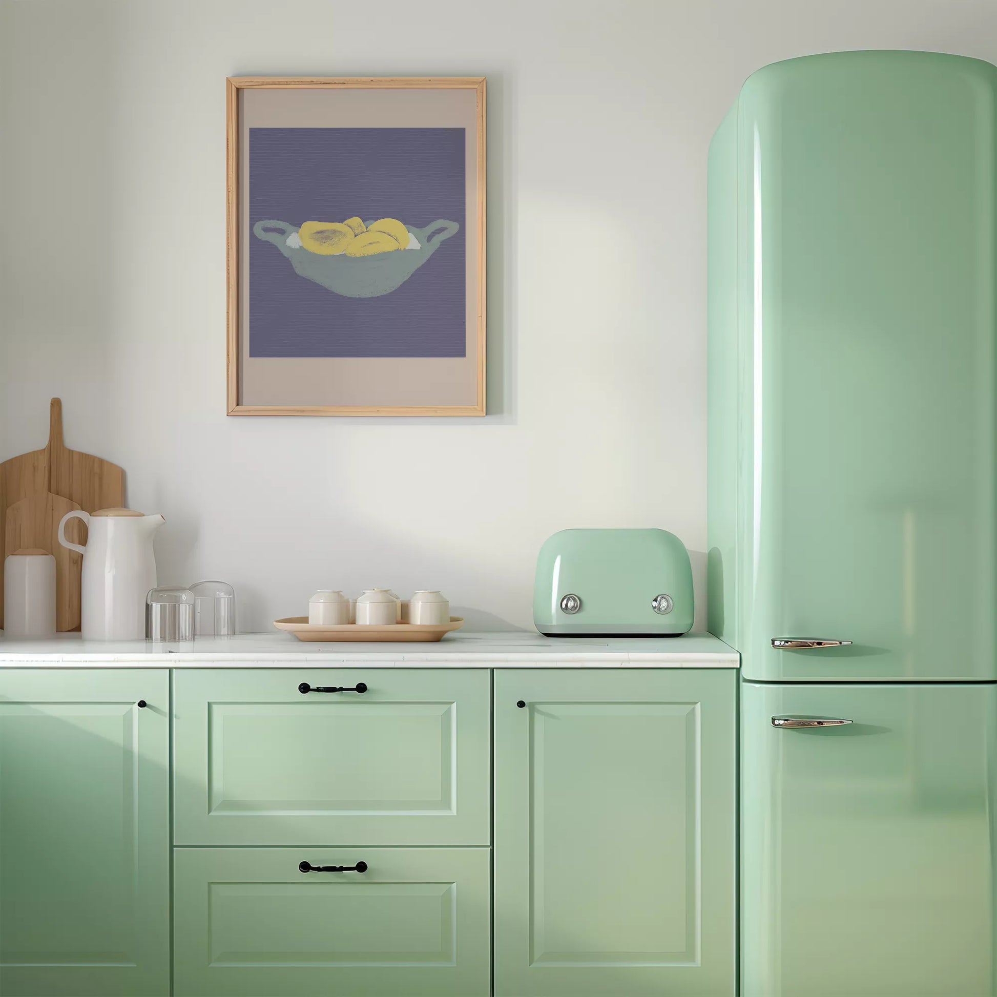 グレーのボウルに入った黄色いレモン パープル背景のモダンアート