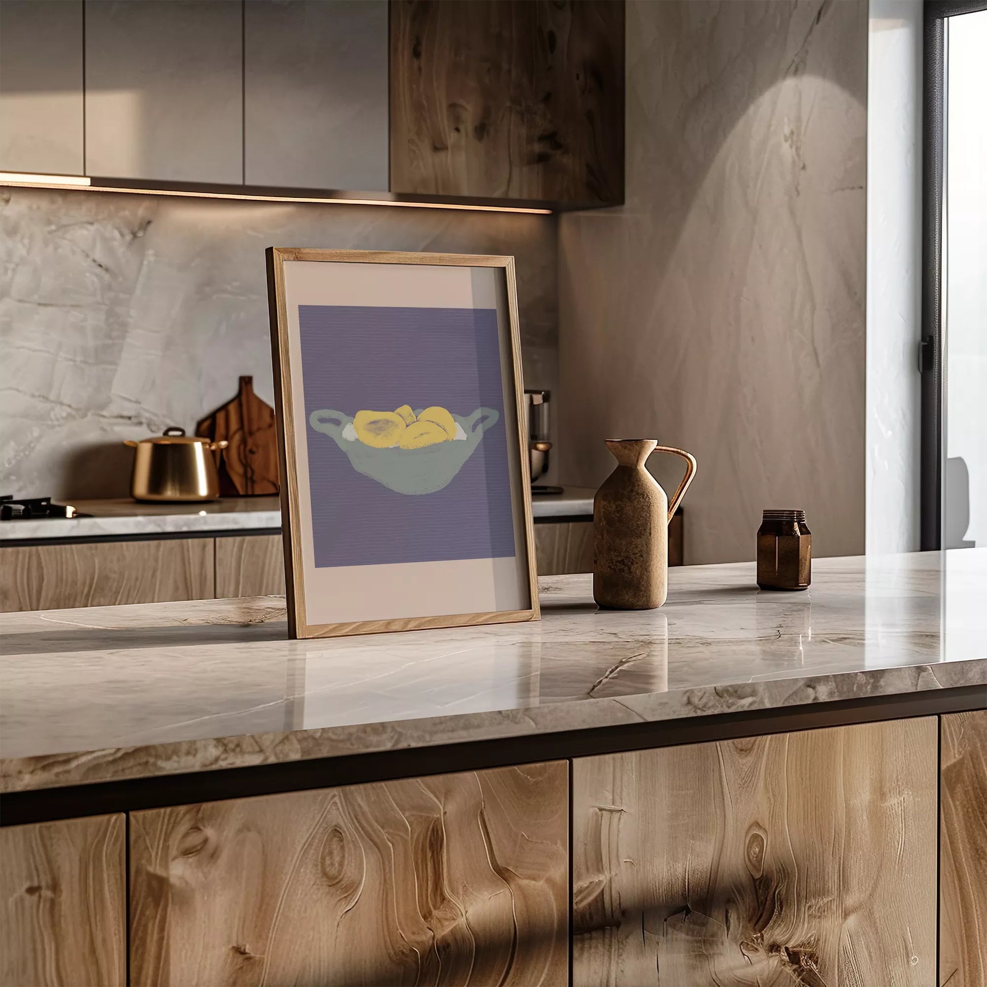 グレーのボウルに入った黄色いレモン パープル背景のモダンアート