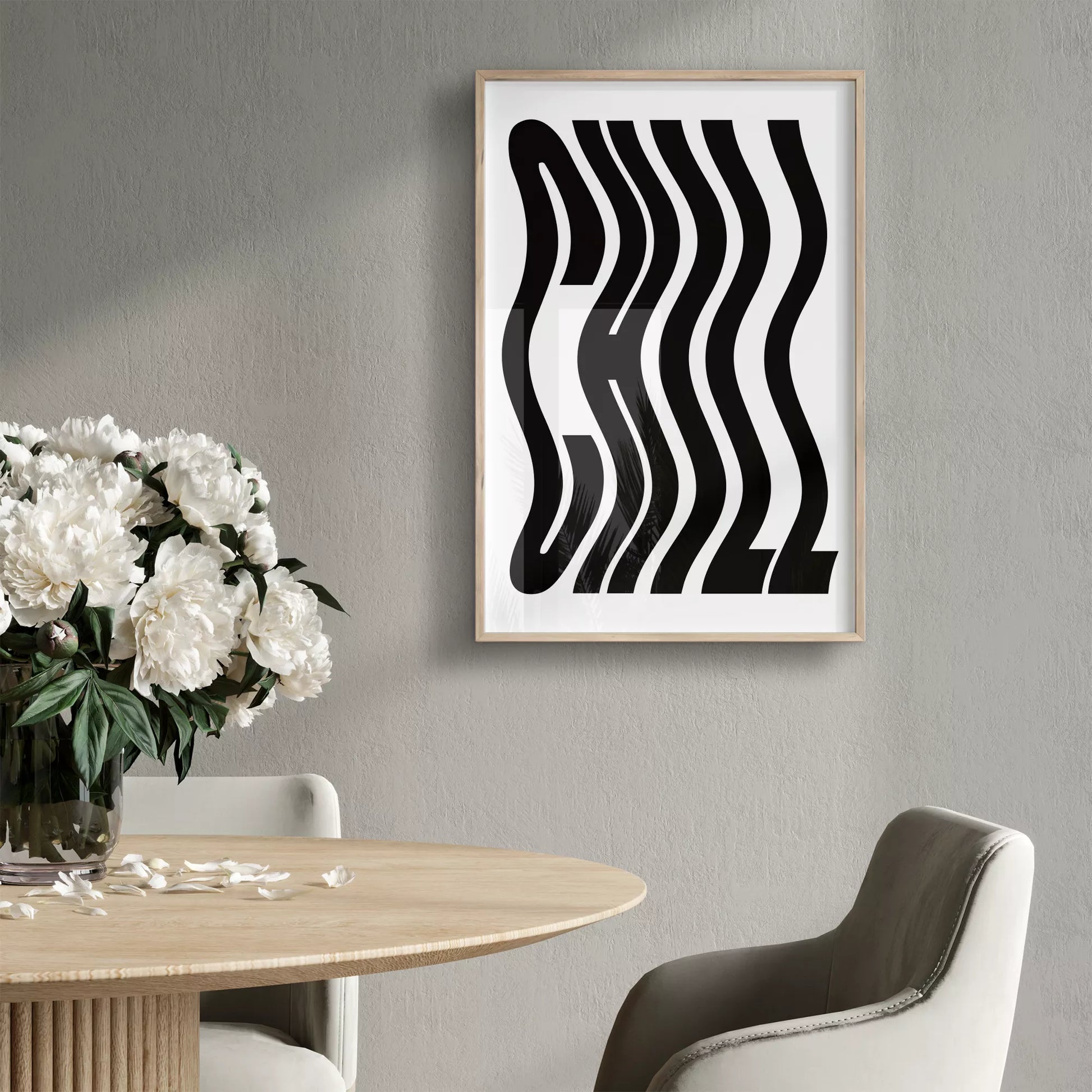 モダンな波状のタイポグラフィーアートプリント、白地に黒の抽象的な文字デザイン