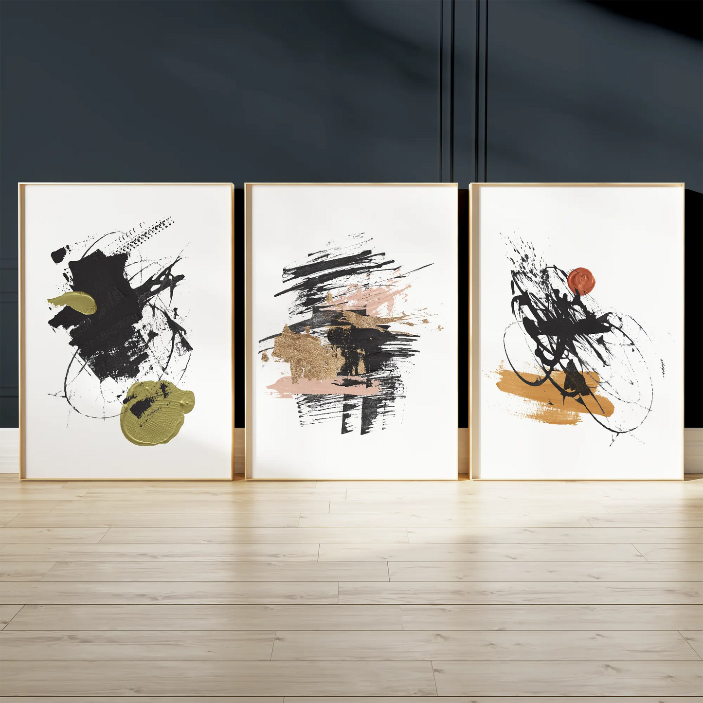 抽象的なブラッシュストロークとゴールドアクセントの北欧モダンアートポスター 3枚セット