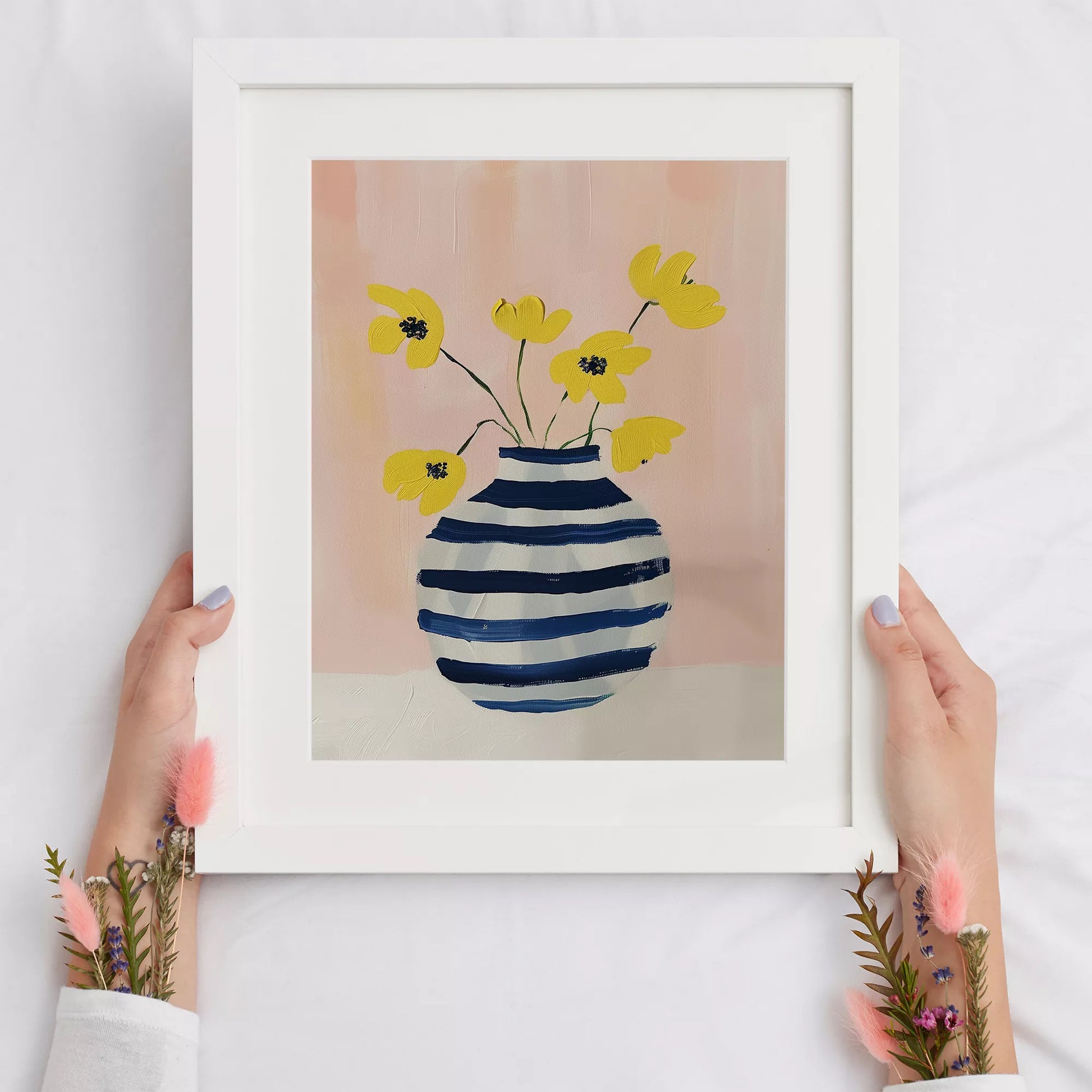 北欧モダンなストライプ花瓶と黄色い花のアートポスター