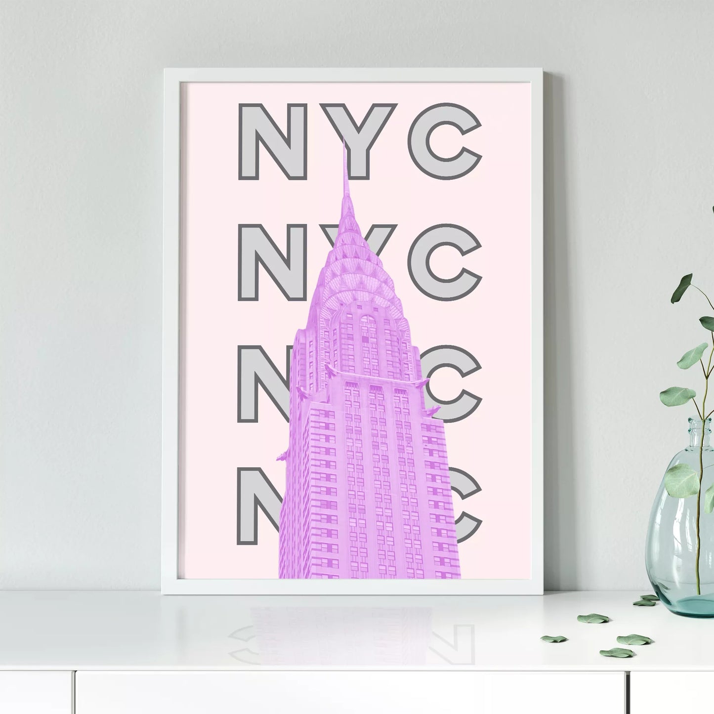 ピンク色のクライスラービルとNYCタイポグラフィーのモダンアート