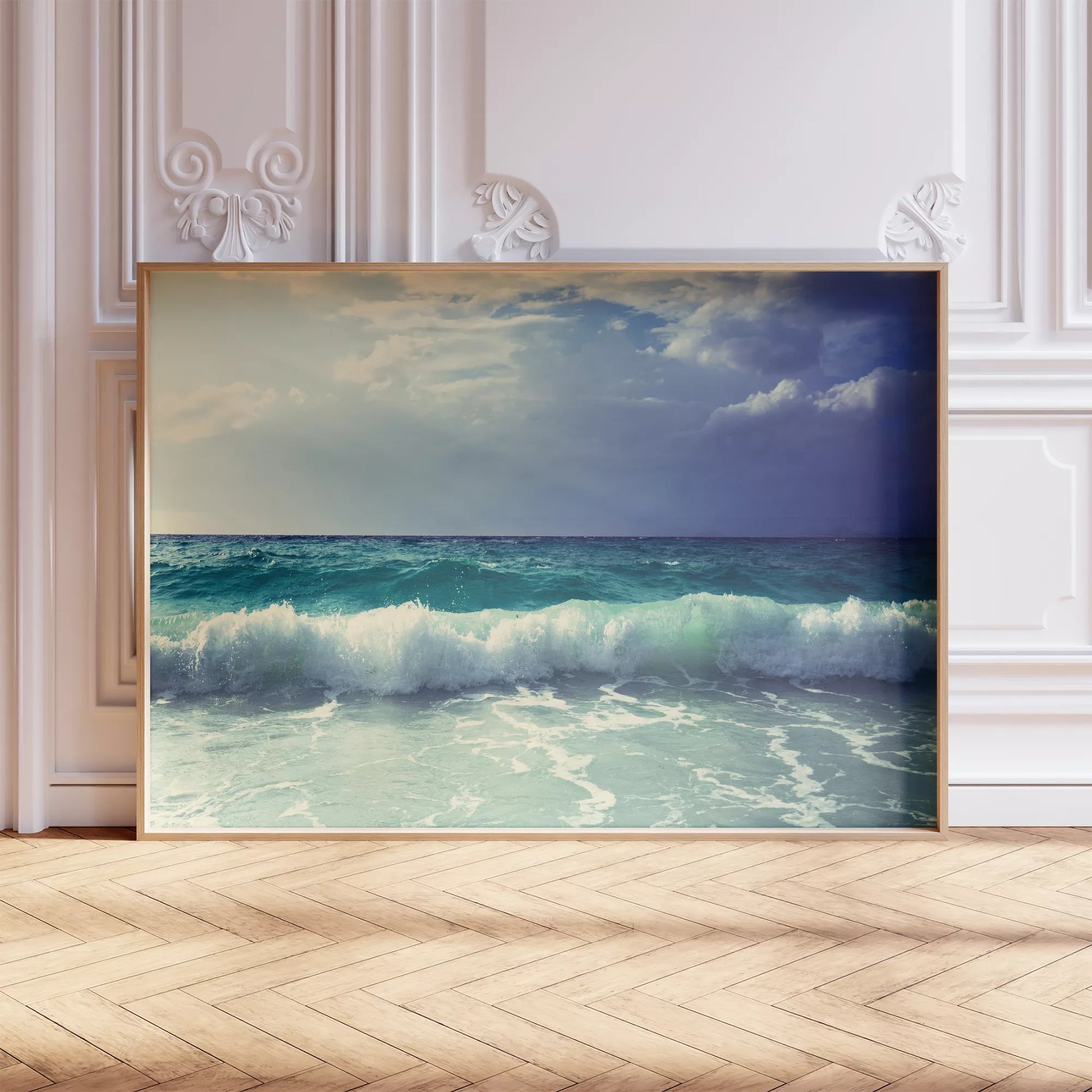 エメラルドグリーンの波と青空が調和する海景写真アート