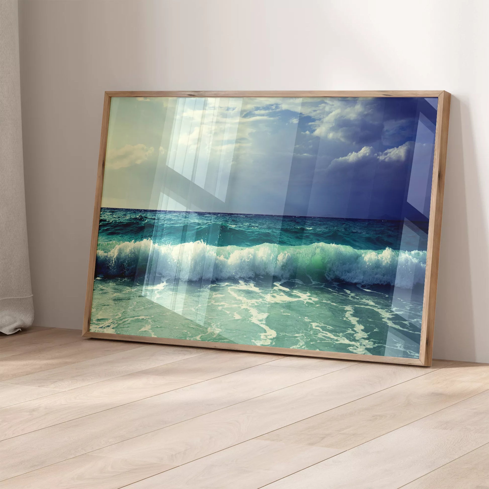 エメラルドグリーンの波と青空が調和する海景写真アート