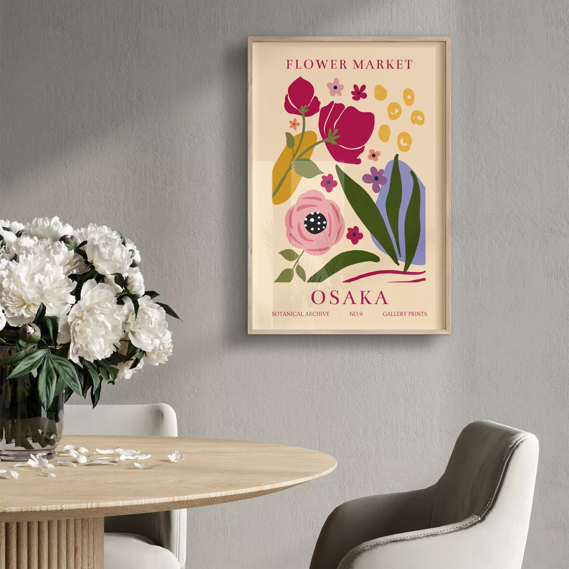 大阪フラワーマーケットのボタニカルアートポスター、淡いベージュ背景に赤紫の花とパステルカラーの植物モチーフ