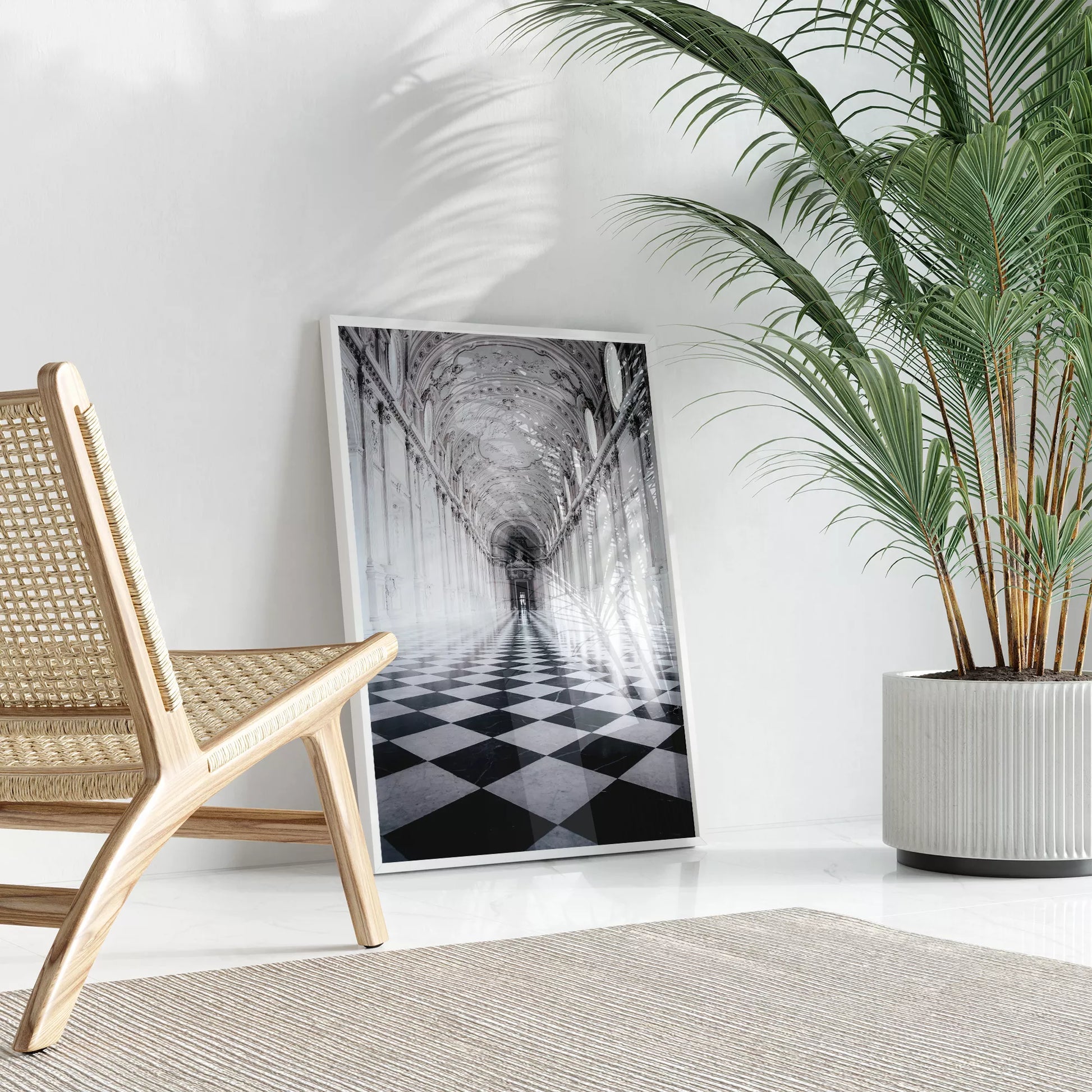 白と黒のチェッカー床が続く荘厳な宮殿の回廊、装飾的な天井