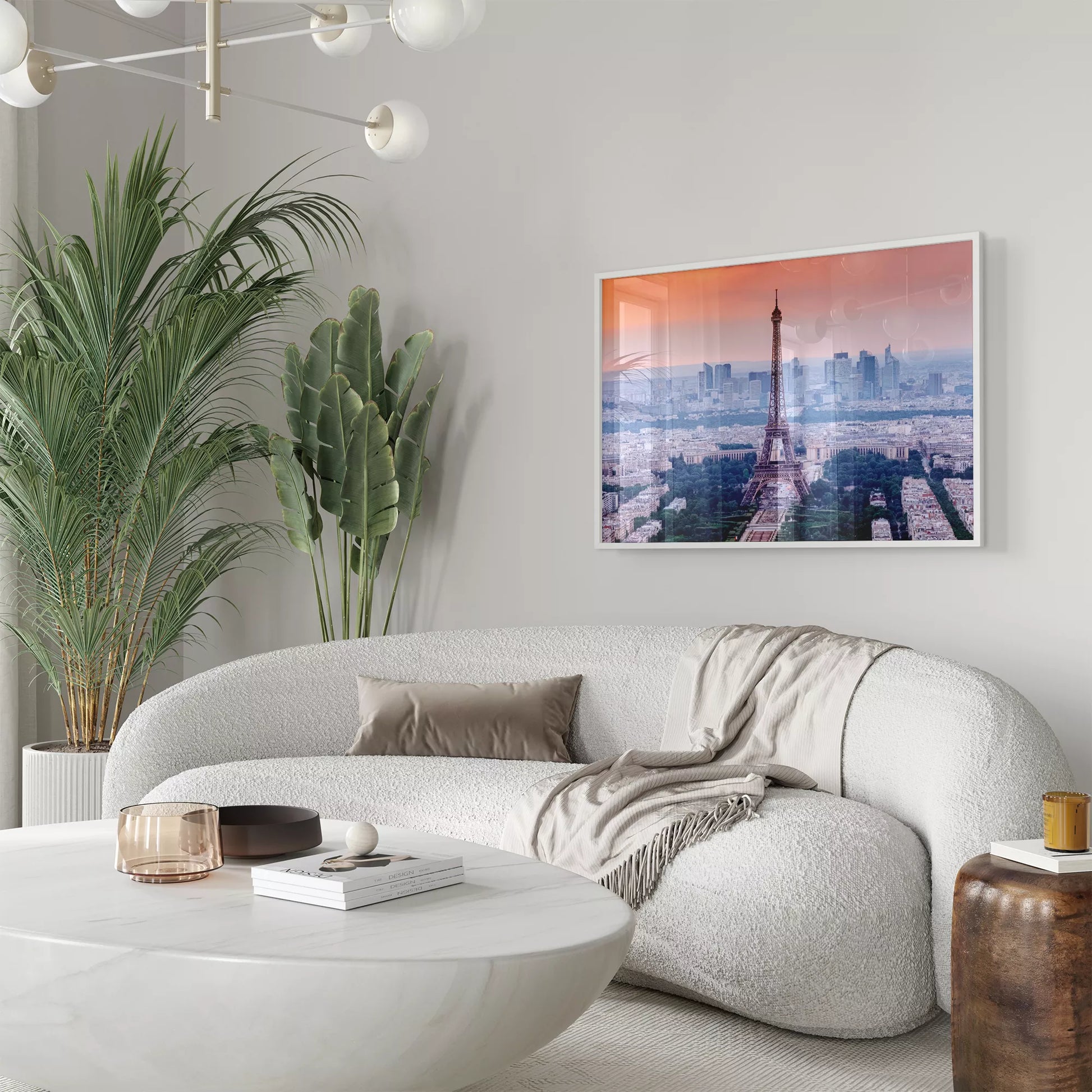 パリのエッフェル塔と高層ビル群を彩る夕暮れのピンク色の空