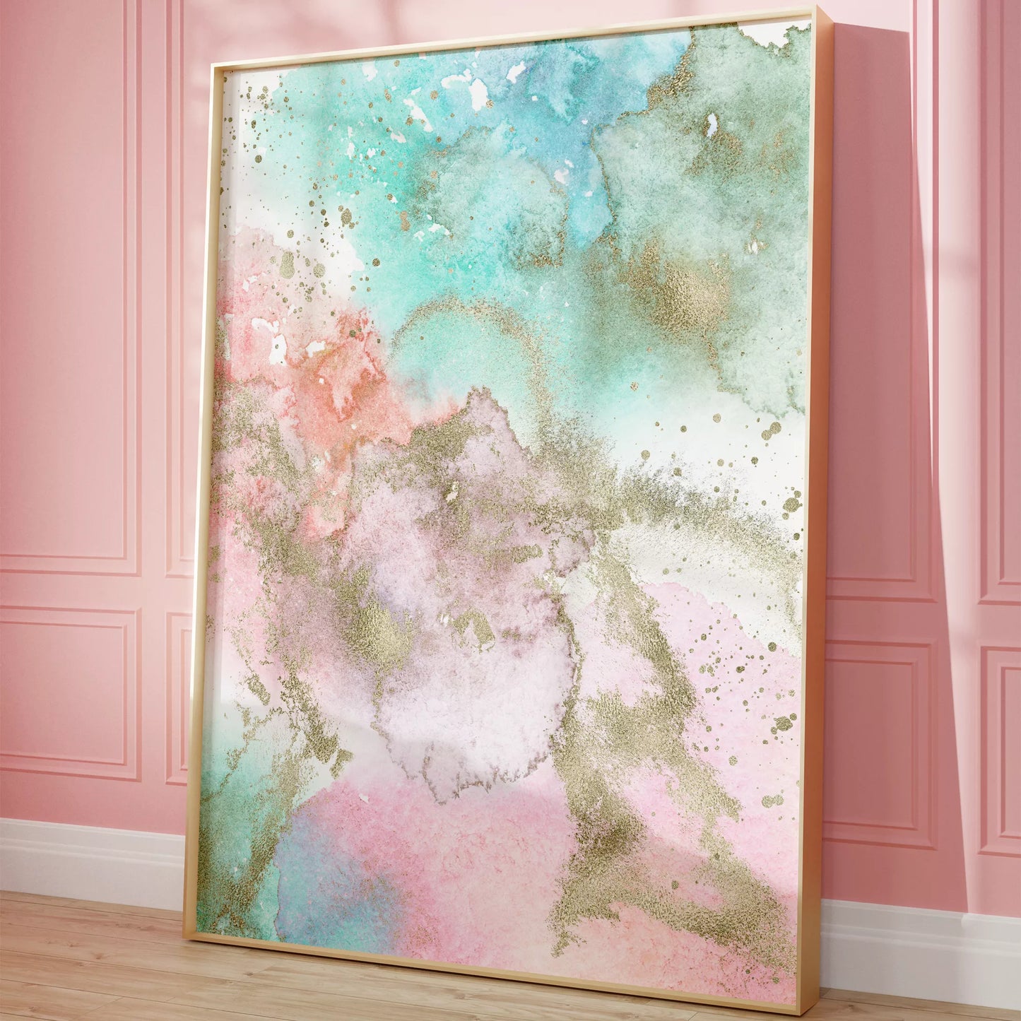 パステルカラーの水彩画風アート。ミントグリーンとピンクのグラデーションに金箔のアクセントが施された抽象画