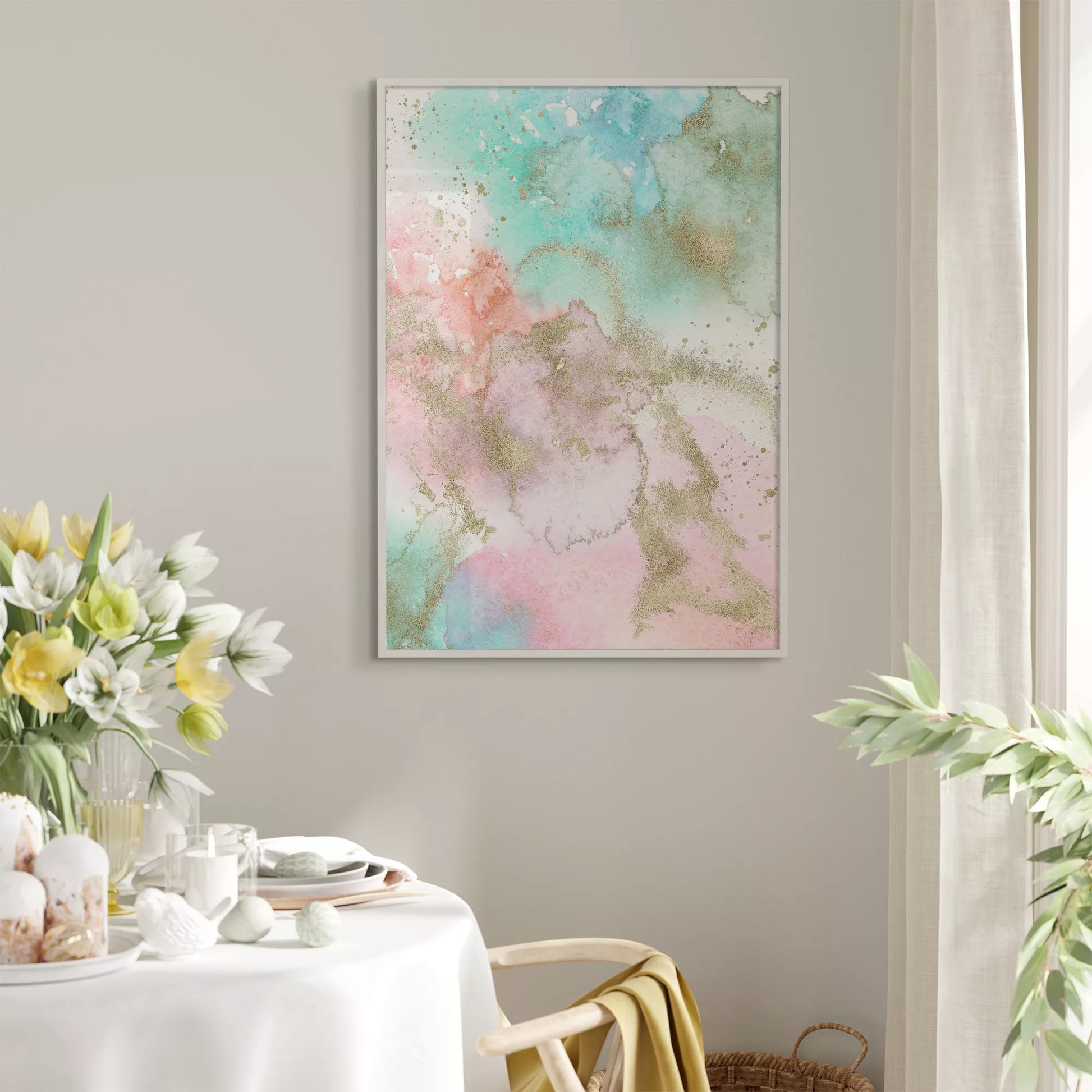 パステルカラーの水彩画風アート。ミントグリーンとピンクのグラデーションに金箔のアクセントが施された抽象画