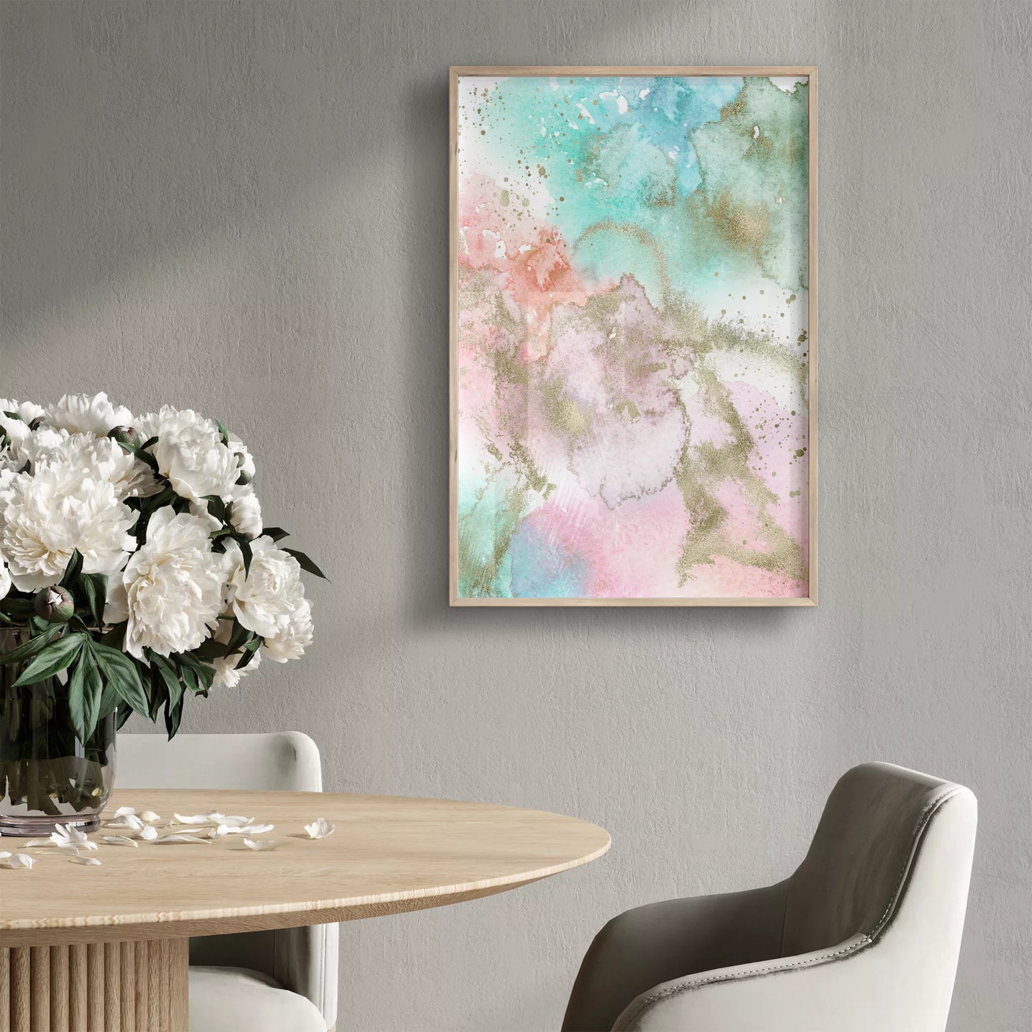 パステルカラーの水彩画風アート。ミントグリーンとピンクのグラデーションに金箔のアクセントが施された抽象画