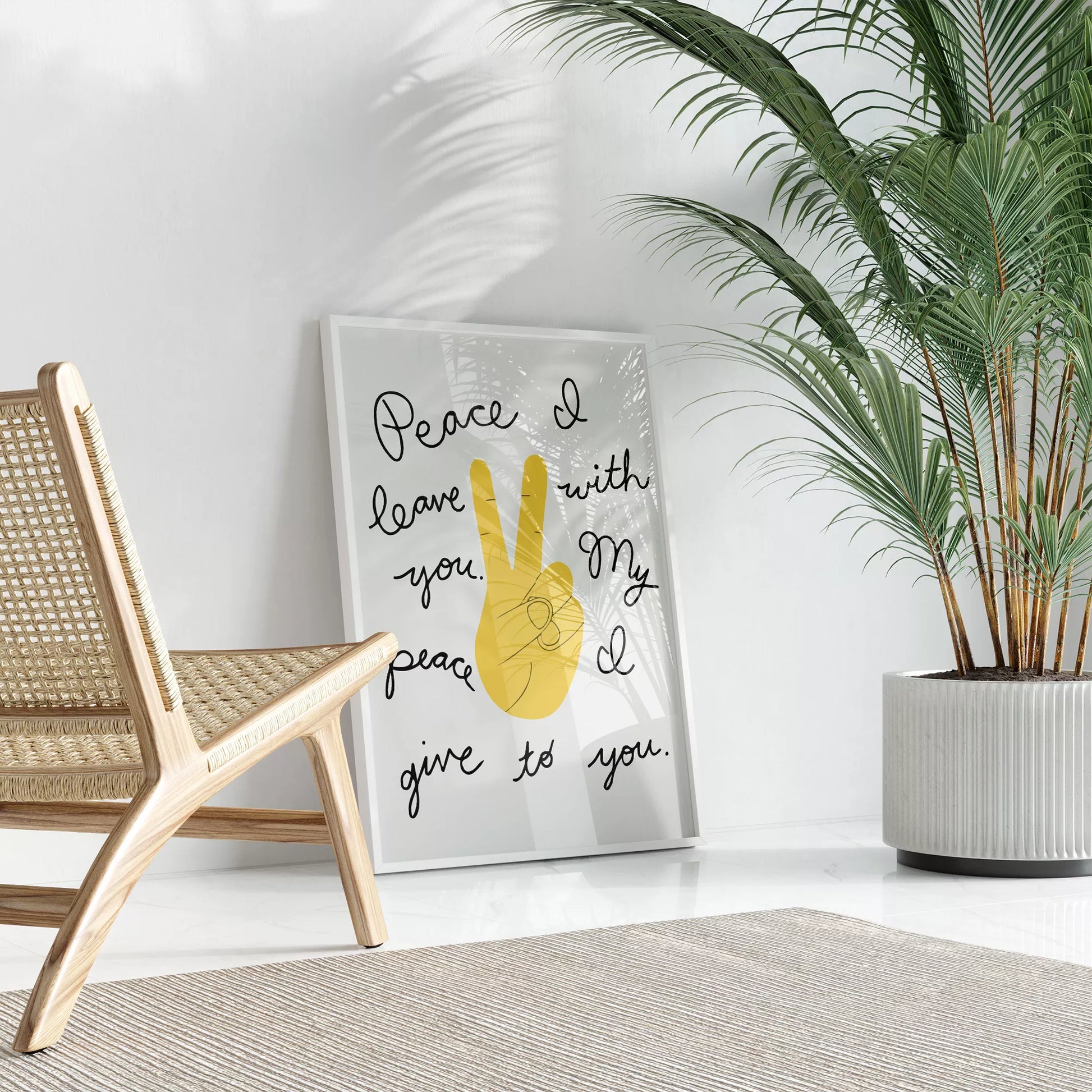 黄色いピースサインと手書きメッセージのモダンなウォールアート