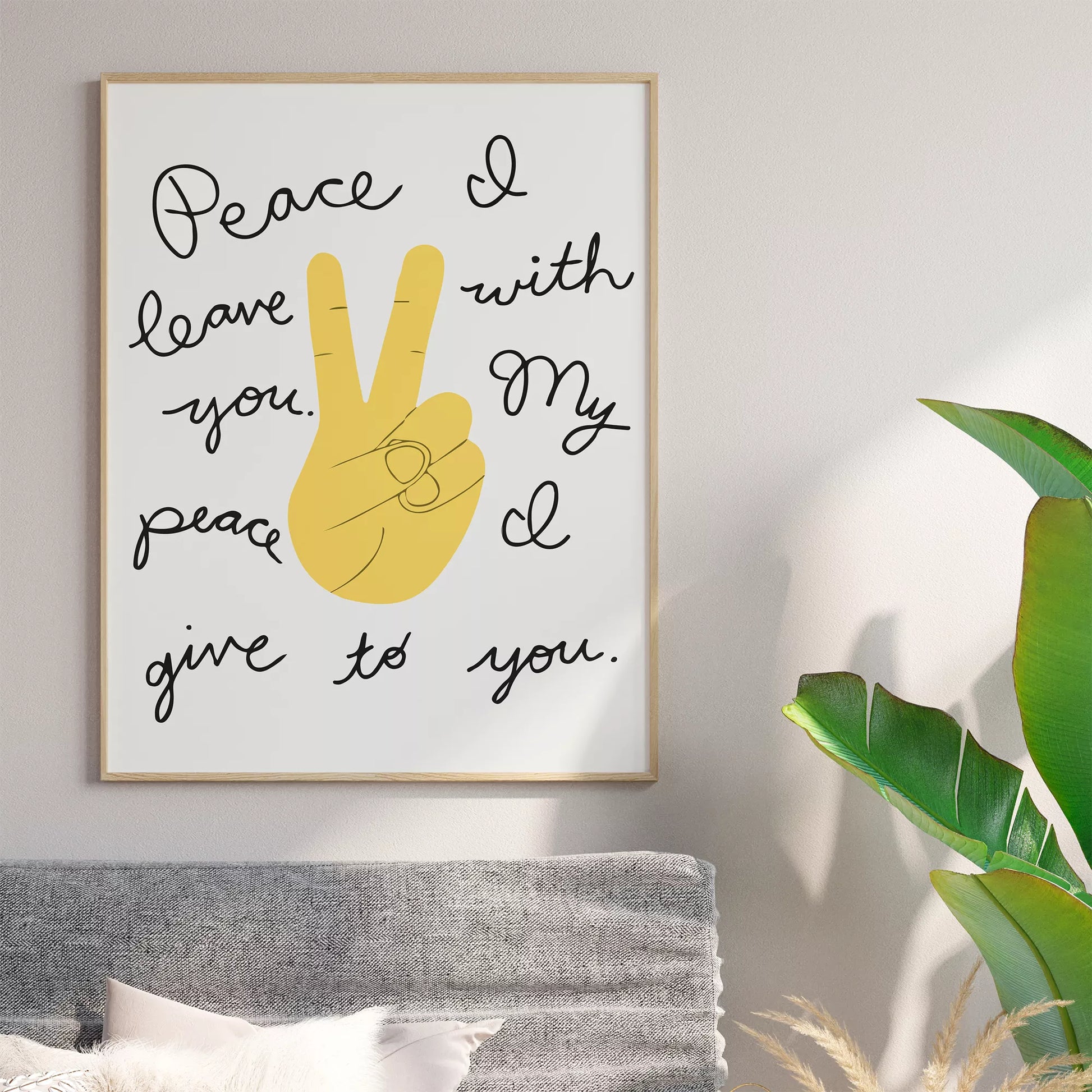 黄色いピースサインと手書きメッセージのモダンなウォールアート