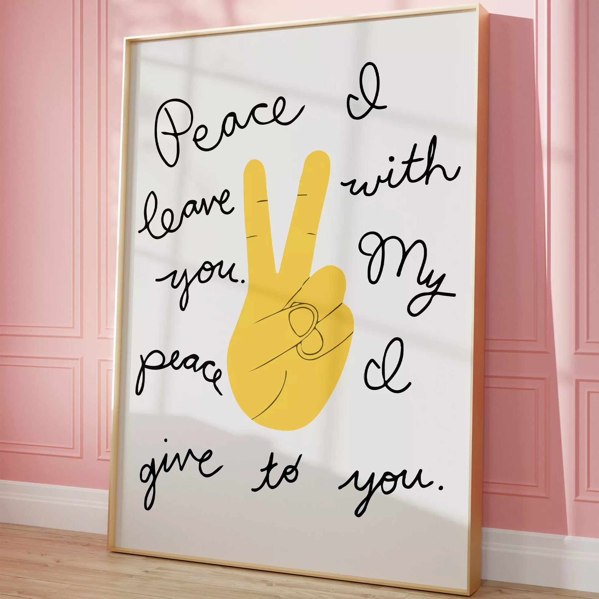黄色いピースサインと手書きメッセージのモダンなウォールアート