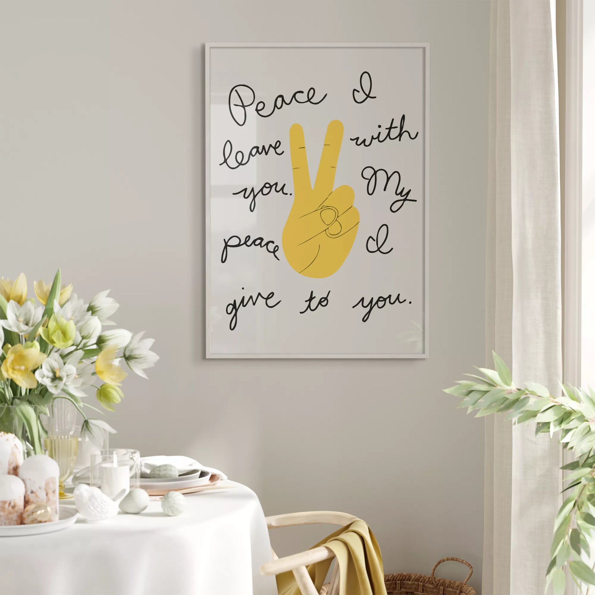 黄色いピースサインと手書きメッセージのモダンなウォールアート