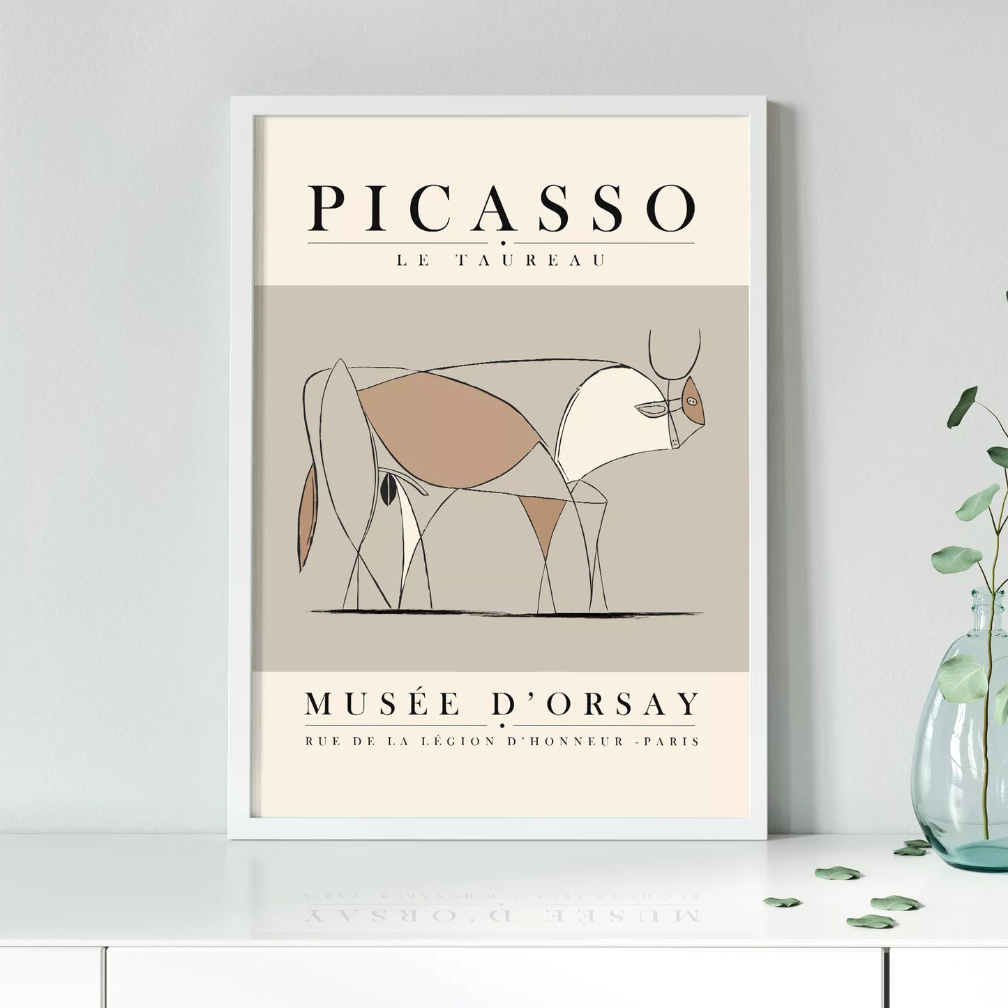 ピカソの牛のミニマリストライン画、グレーとベージュの色調