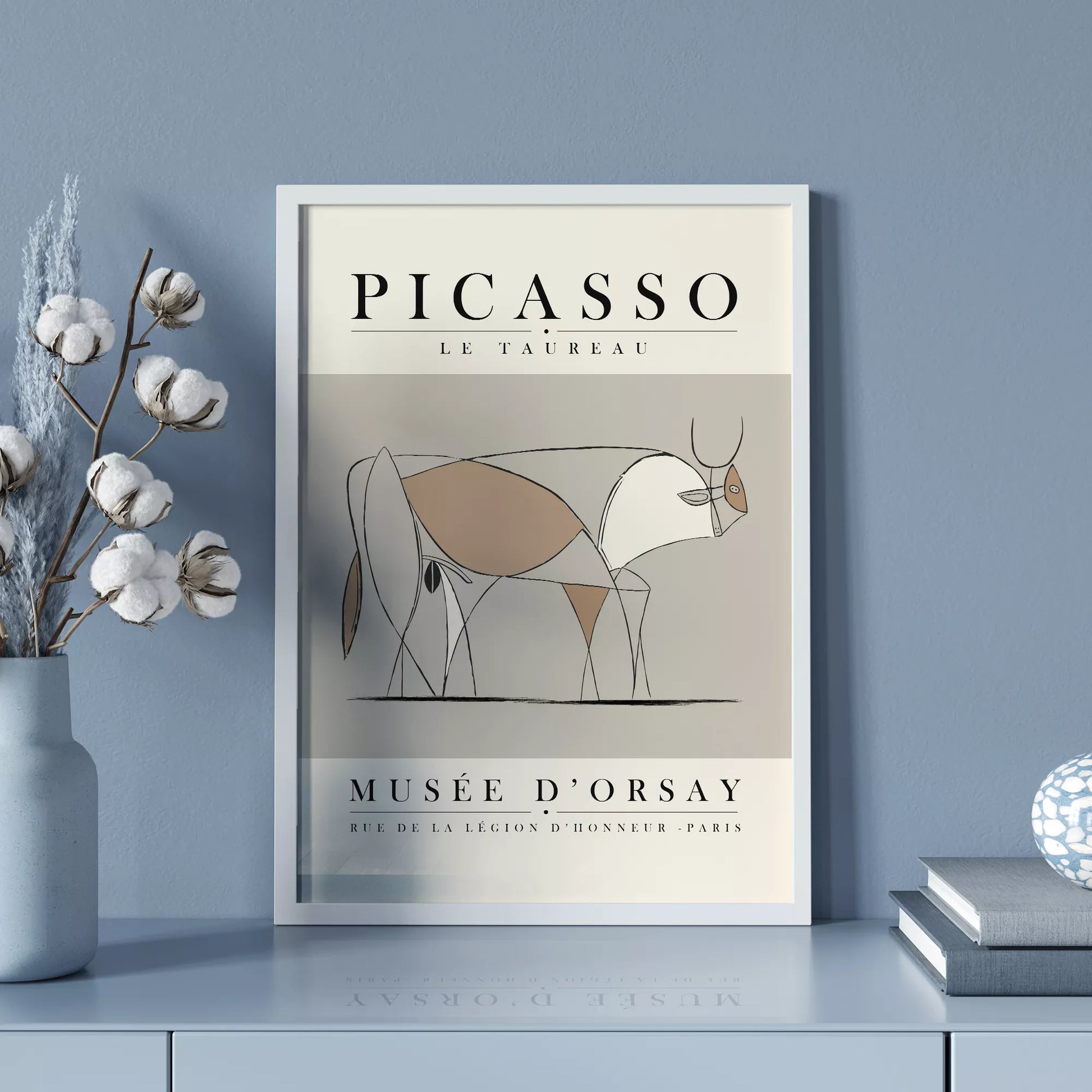 ピカソの牛のミニマリストライン画、グレーとベージュの色調