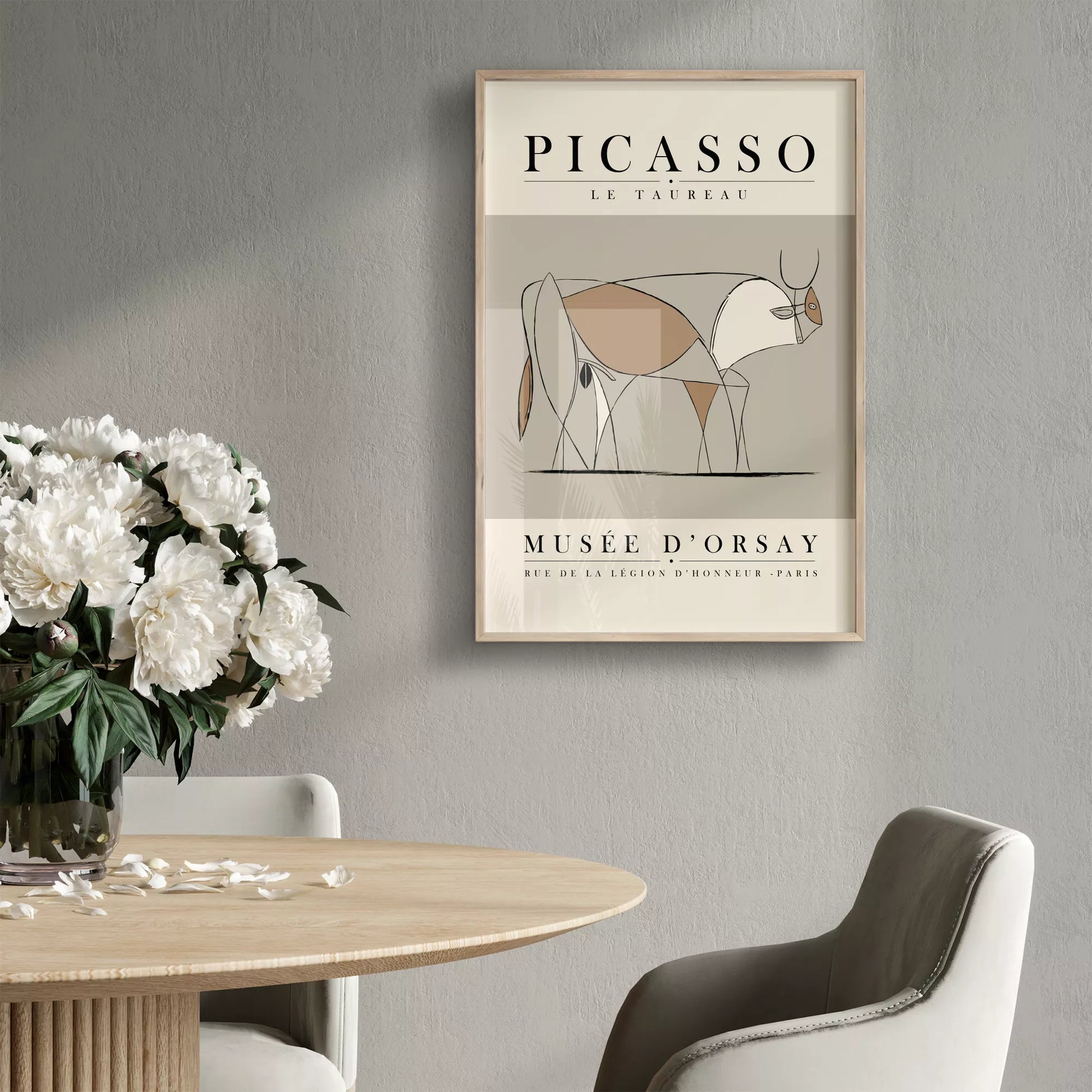 ピカソの牛のミニマリストライン画、グレーとベージュの色調