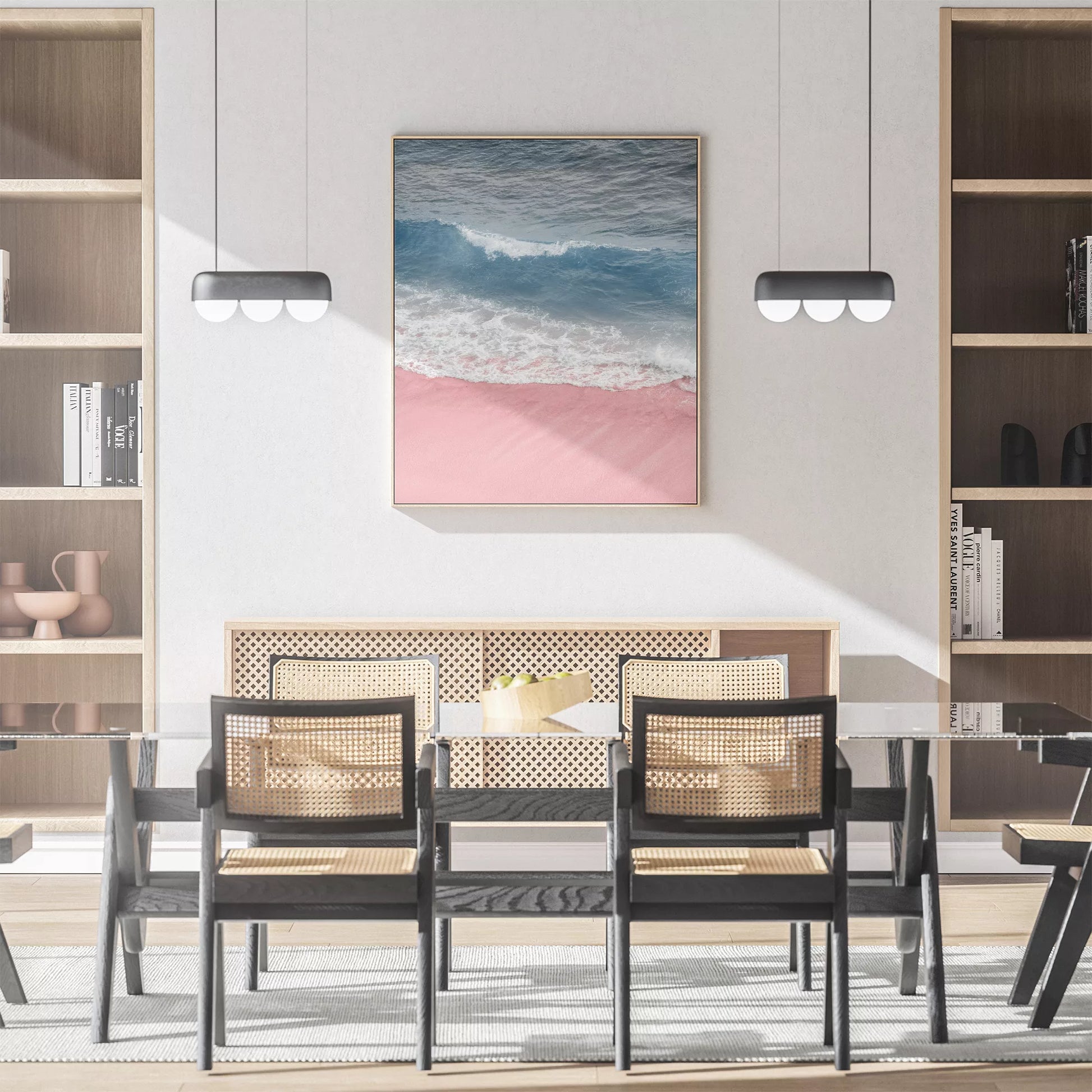 ピンクの砂浜と青い波が織りなす癒しのビーチアート