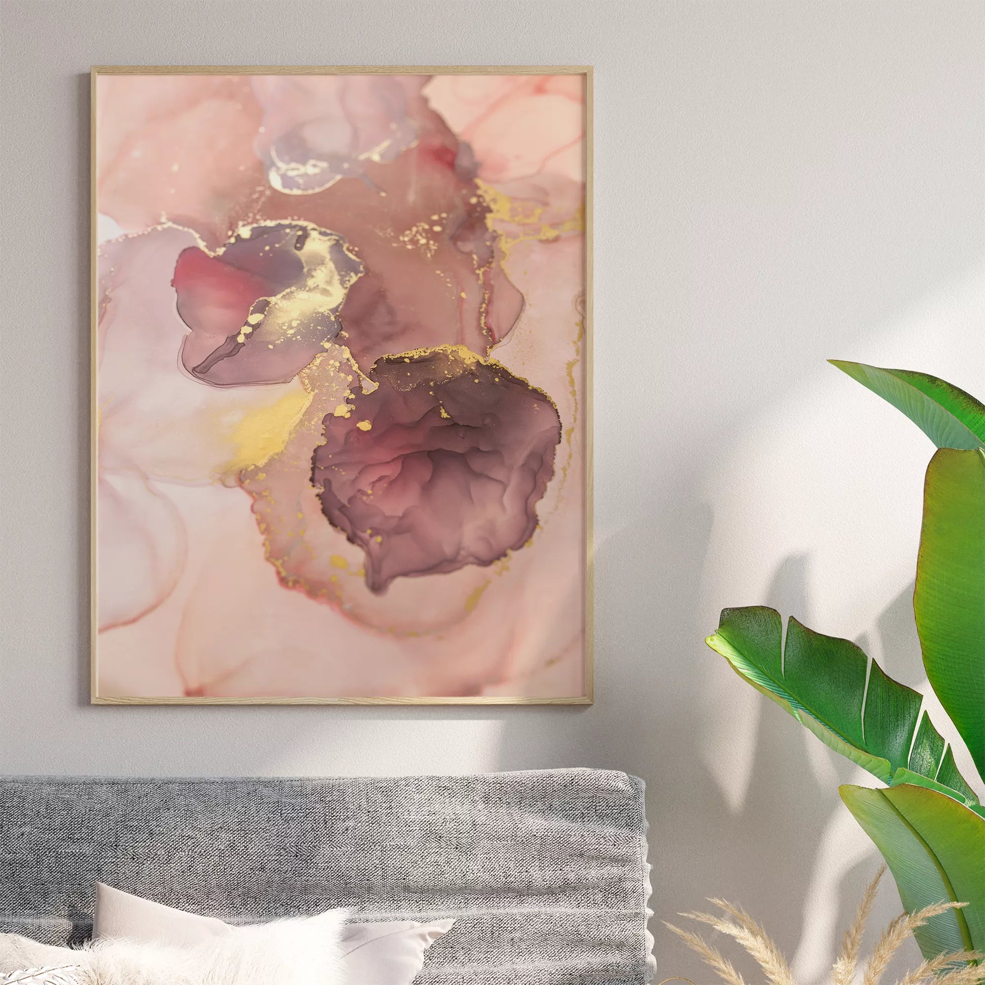 ピンク色と金箔の大理石風アートプリント、モダンな抽象画