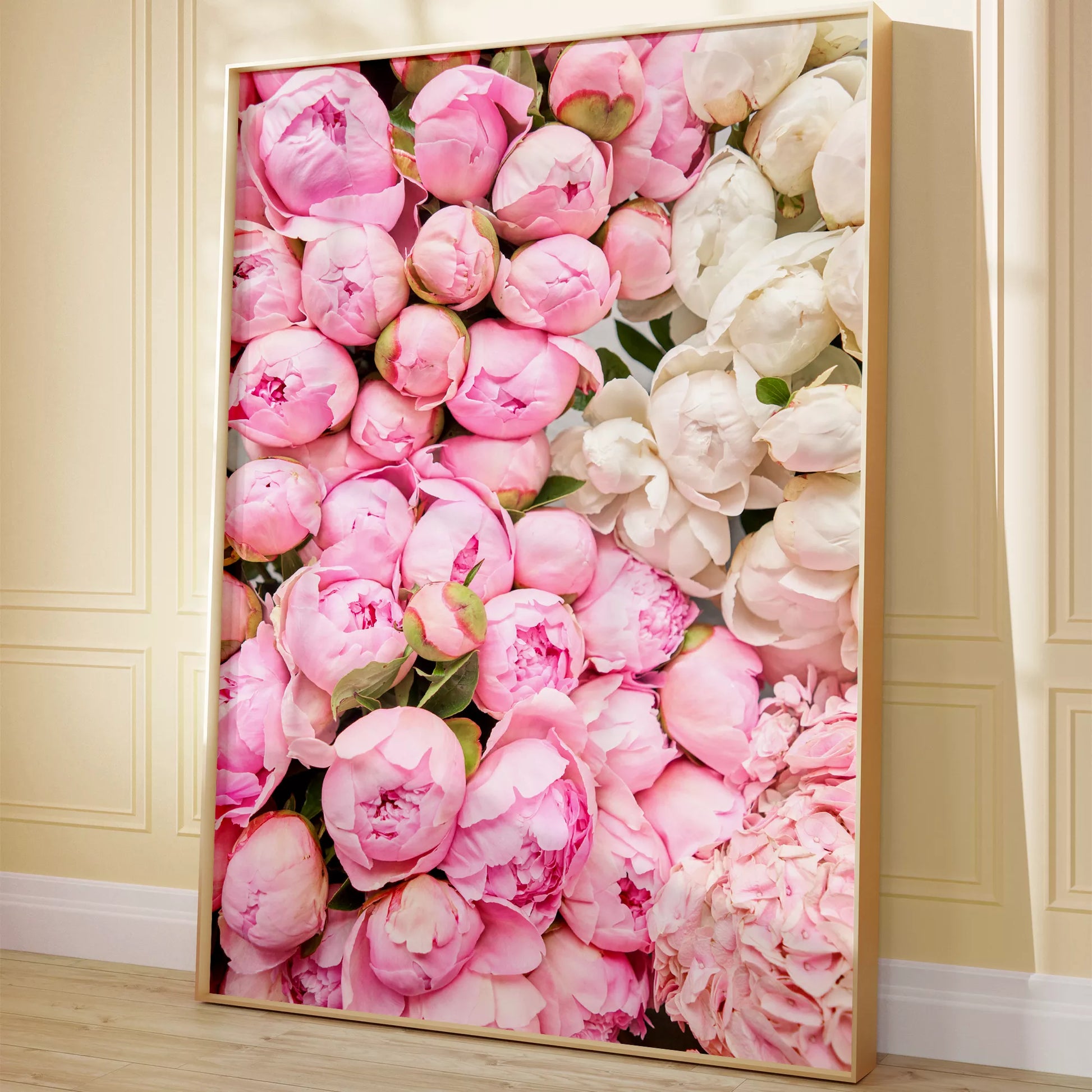 満開の芍薬の花束がピンクから白のグラデーションで映える春のアート