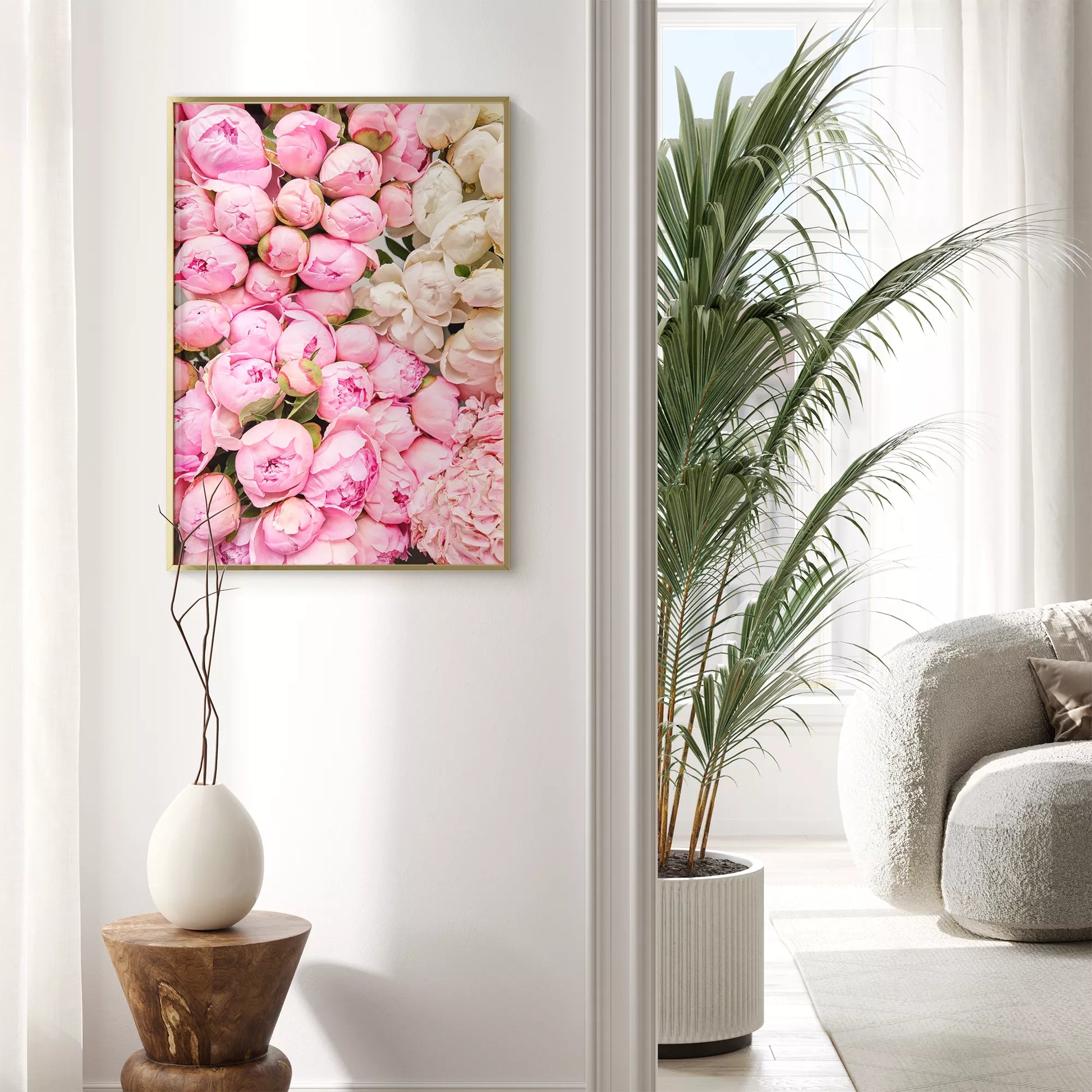 満開の芍薬の花束がピンクから白のグラデーションで映える春のアート