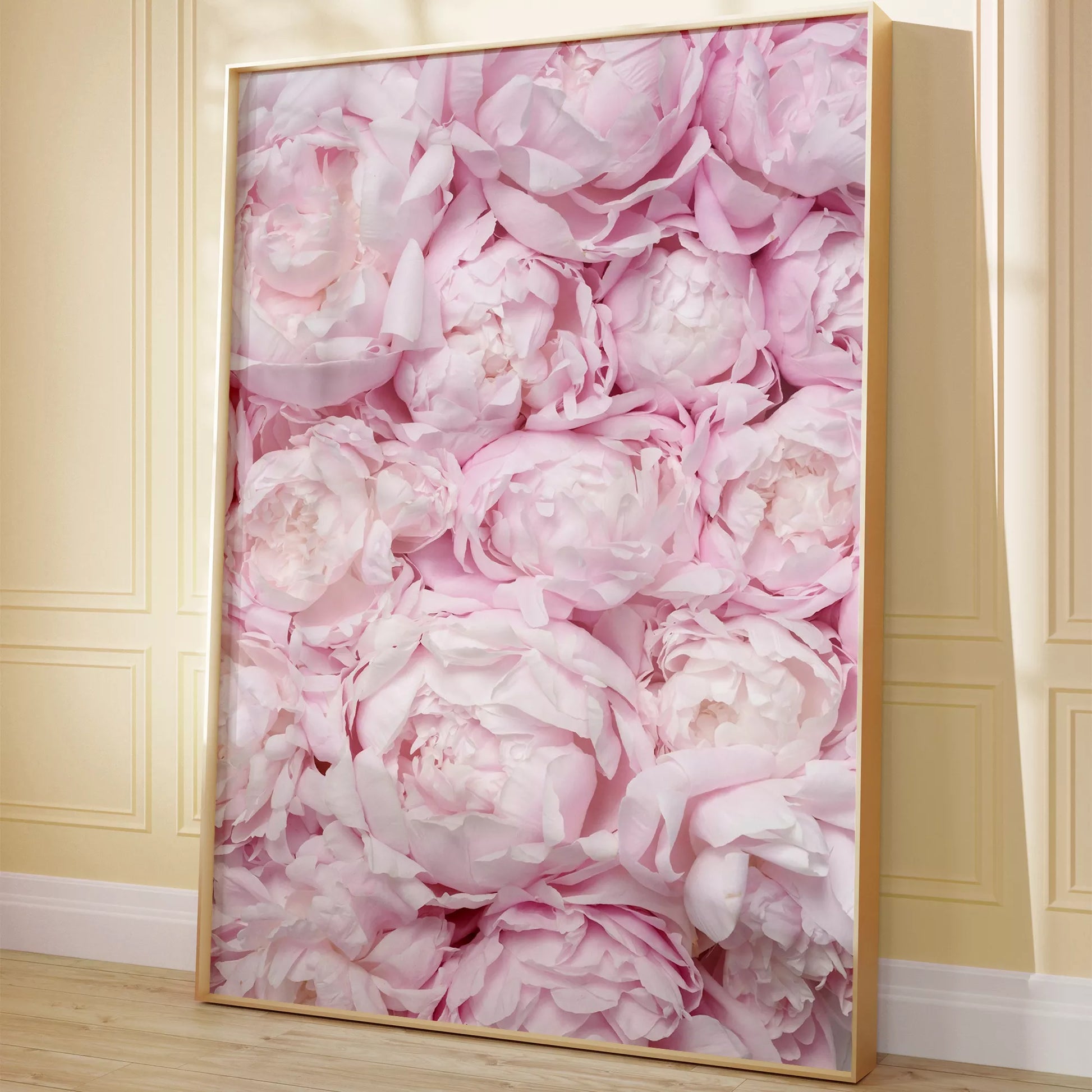 満開の淡いピンク色の牡丹の花々が織りなす優美な春のアート