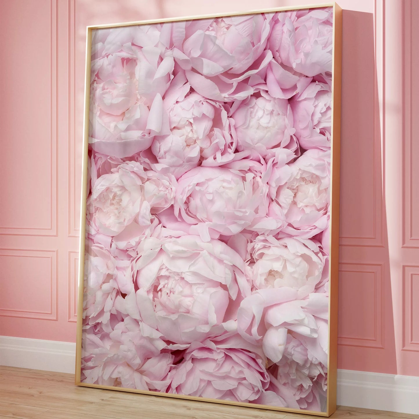 満開の淡いピンク色の牡丹の花々が織りなす優美な春のアート