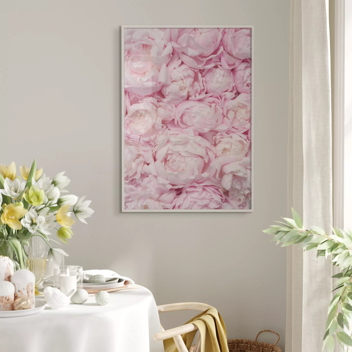 満開の淡いピンク色の牡丹の花々が織りなす優美な春のアート