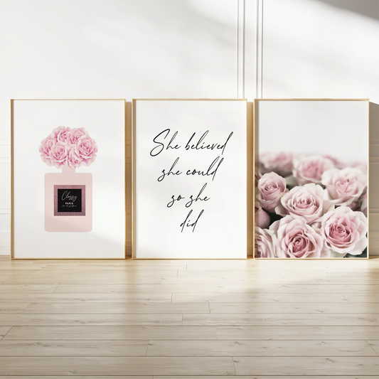 ピンクローズ香水ボトルと名言タイポグラフィのフェミニンアートポスター 北欧インテリア 3枚セット