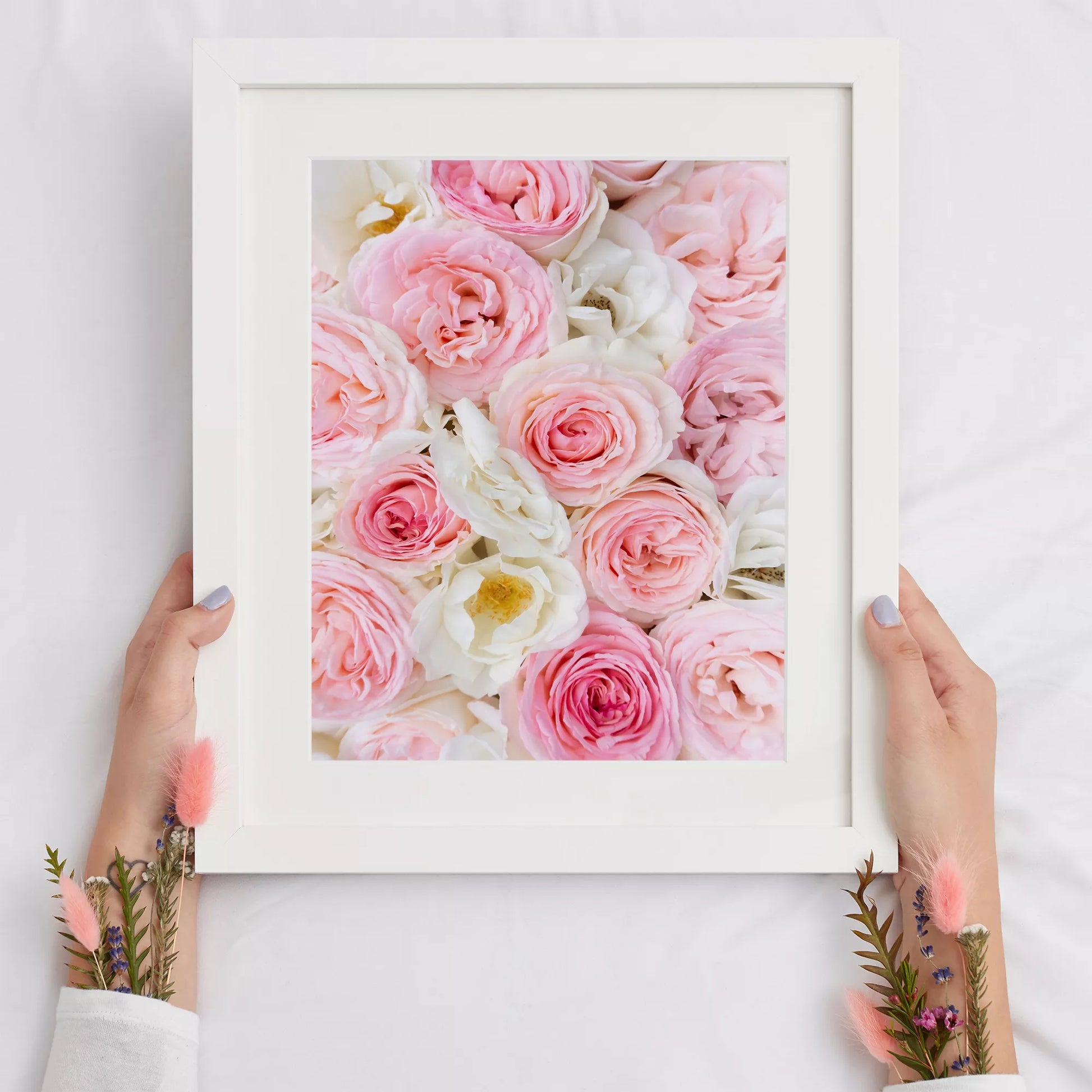 優雅なピンクと白のバラの花束アートポスター、インテリア装飾用
