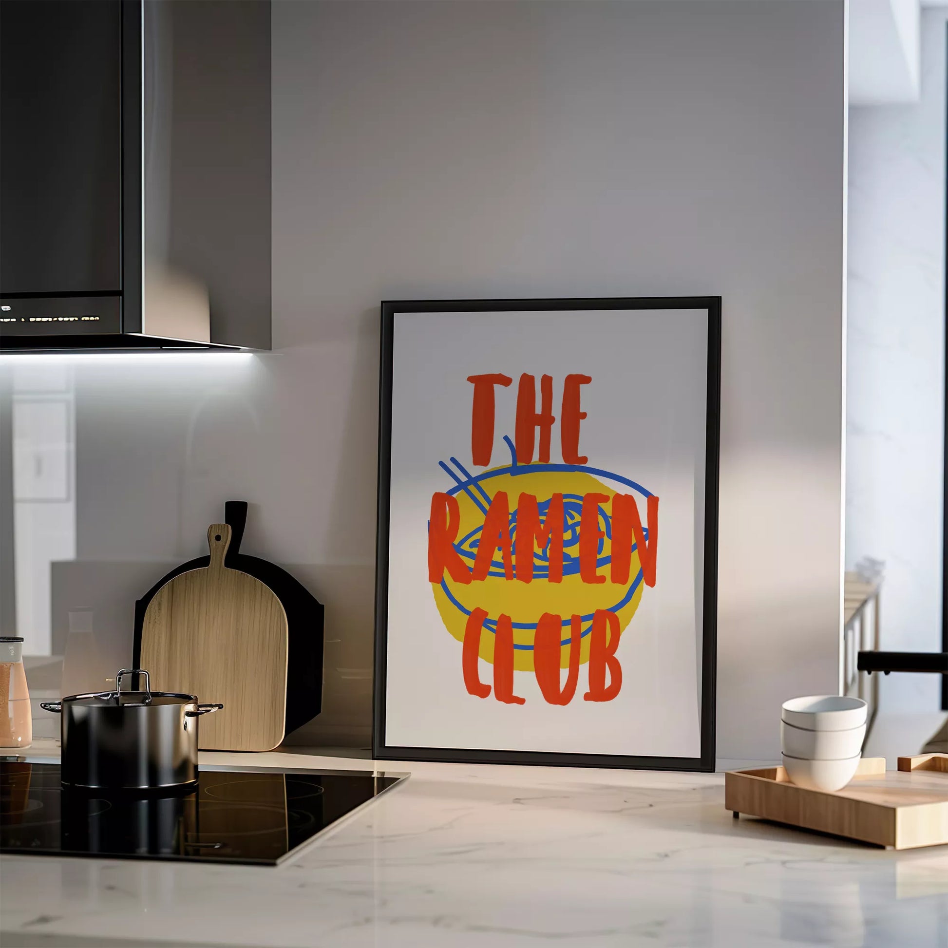 黄色いラーメン丼とオレンジ色の文字で描かれたモダンなポップアート