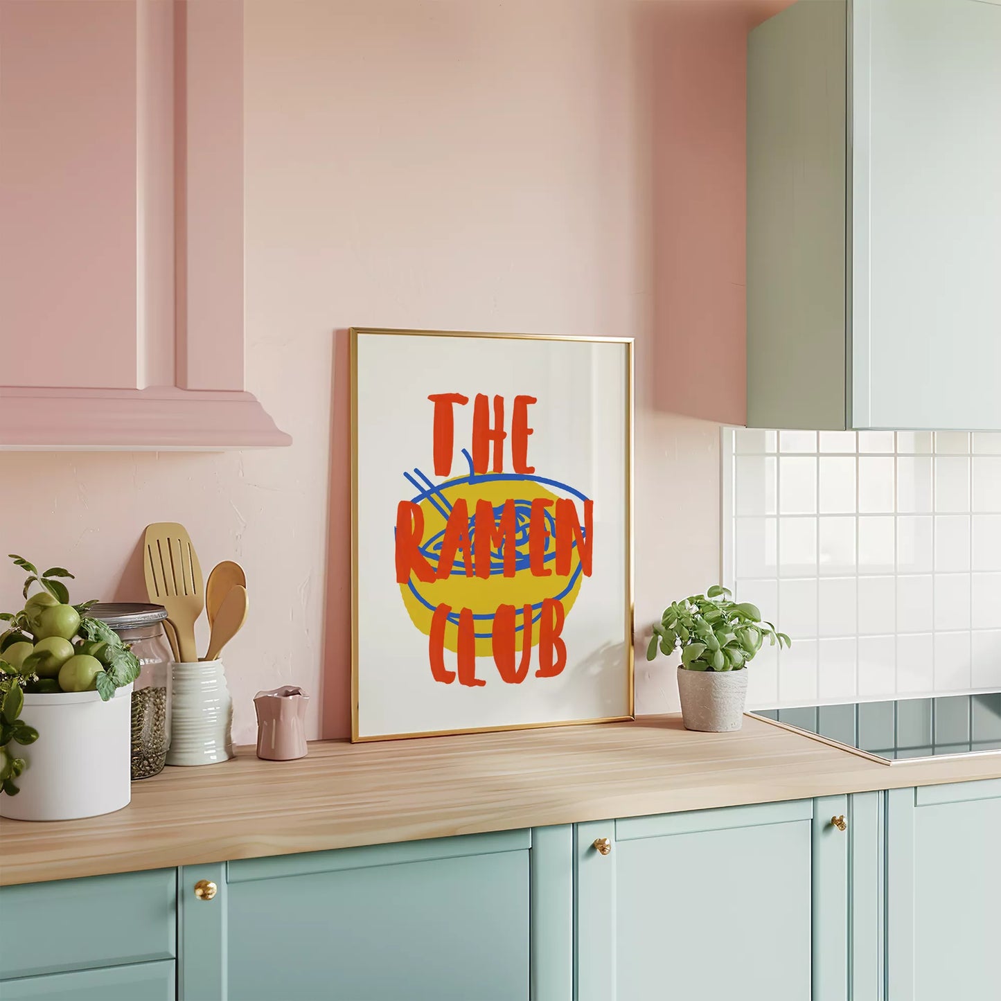 黄色いラーメン丼とオレンジ色の文字で描かれたモダンなポップアート