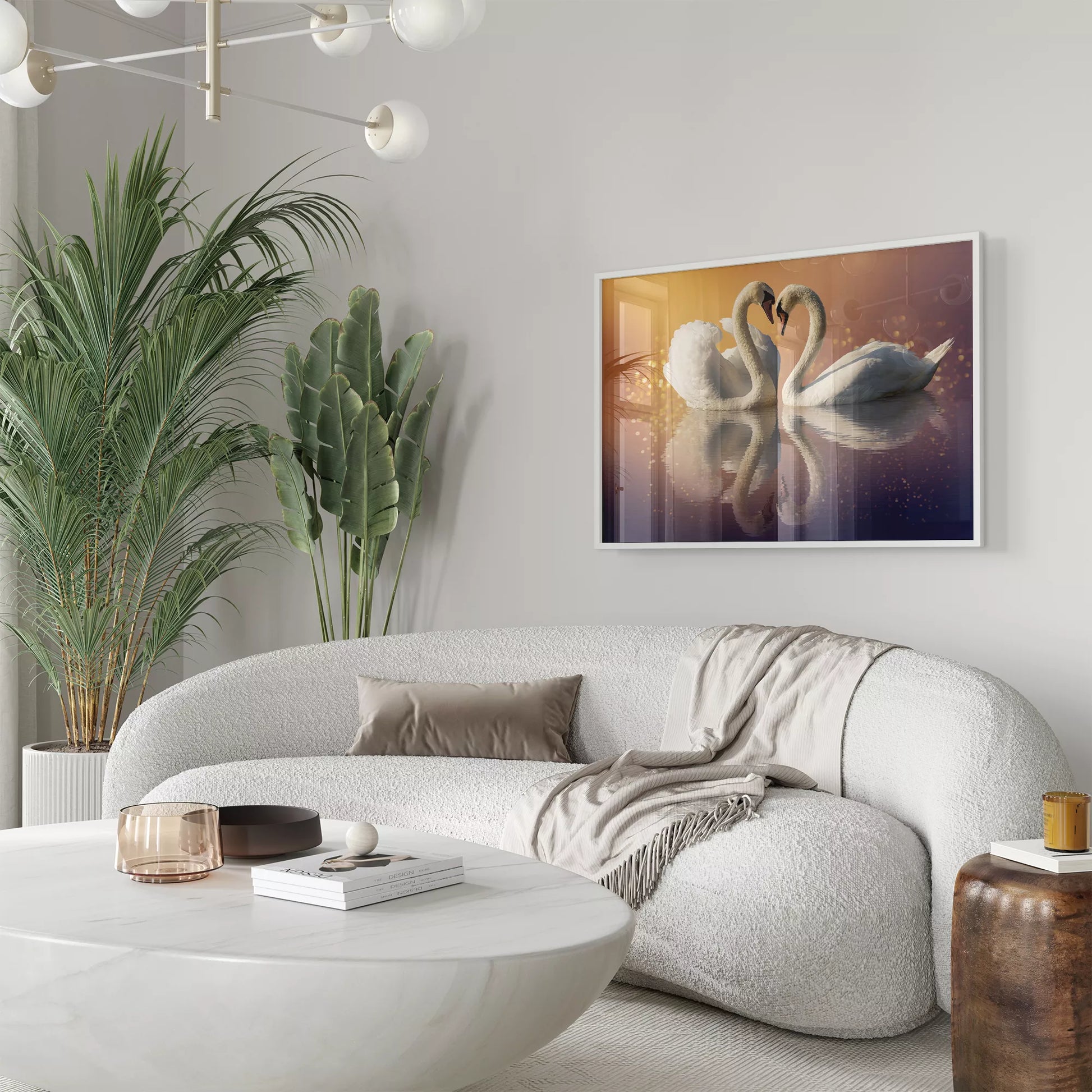 夕暮れの湖面で寄り添う白鳥のカップル、ハートの形を描く優美な姿