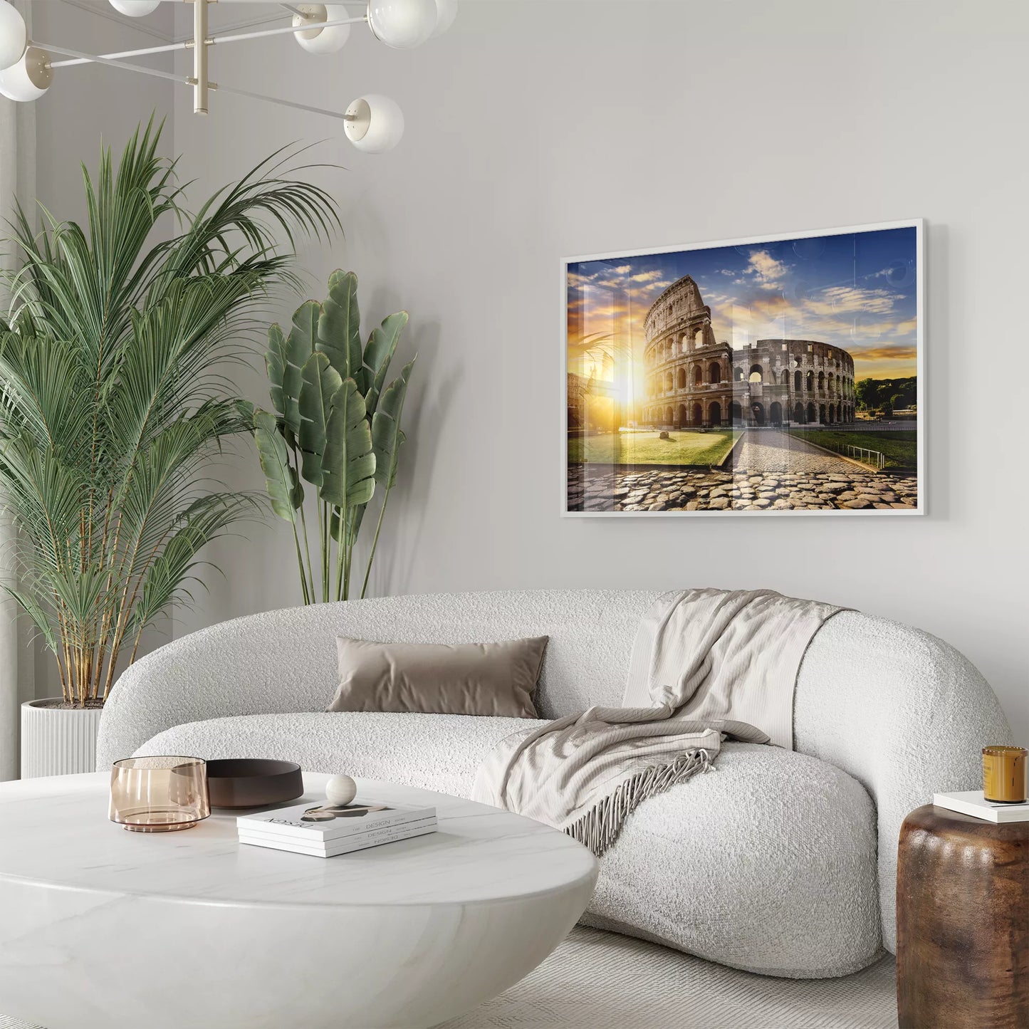 夕陽に輝くローマのコロッセオ、黄金色の光と青空の壮大な風景