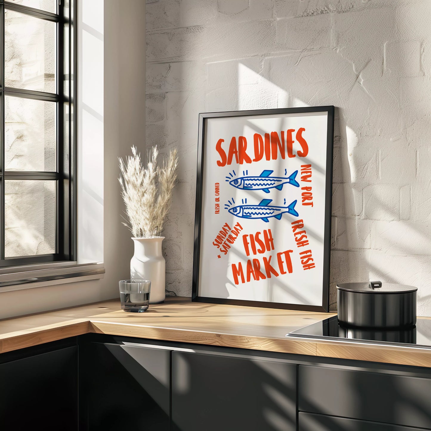 レトロな雰囲気の青いイワシと赤文字のフィッシュマーケットイラスト