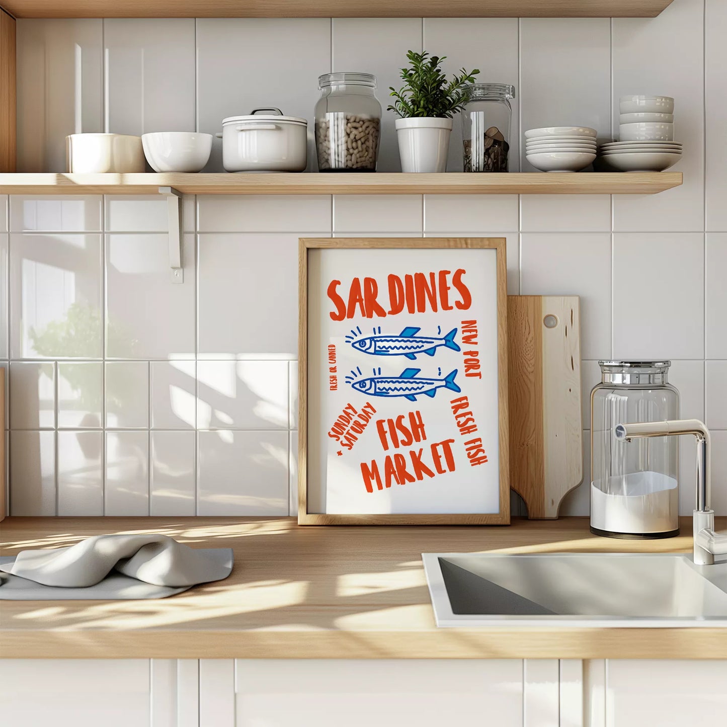 レトロな雰囲気の青いイワシと赤文字のフィッシュマーケットイラスト